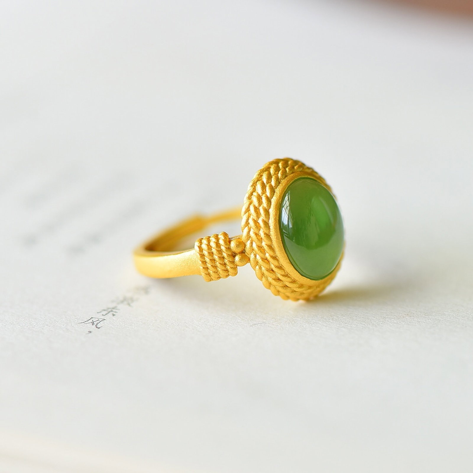 An Exquisite Sterling Silver-Gold Plated Inlaid Jasper Ring - 3