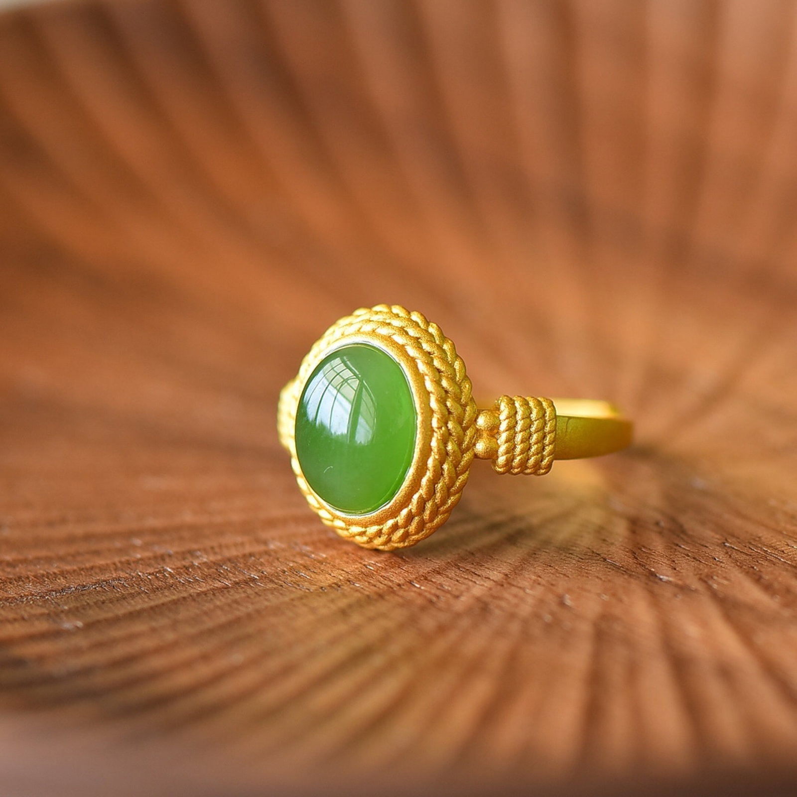 An Exquisite Sterling Silver-Gold Plated Inlaid Jasper Ring - 4
