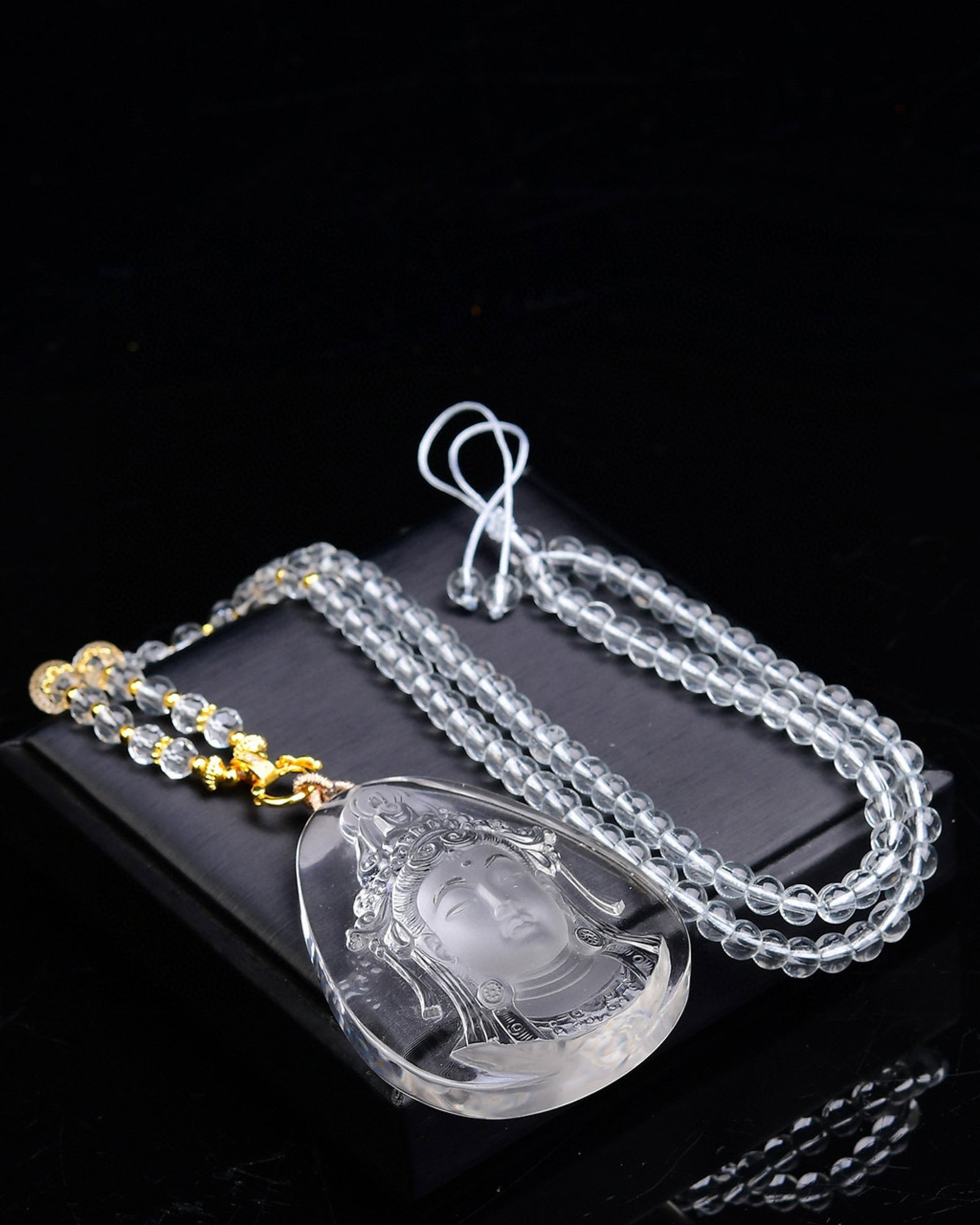 An Exquisite Crystal Statue of Avalokitesvara Pattern Pendant - 5