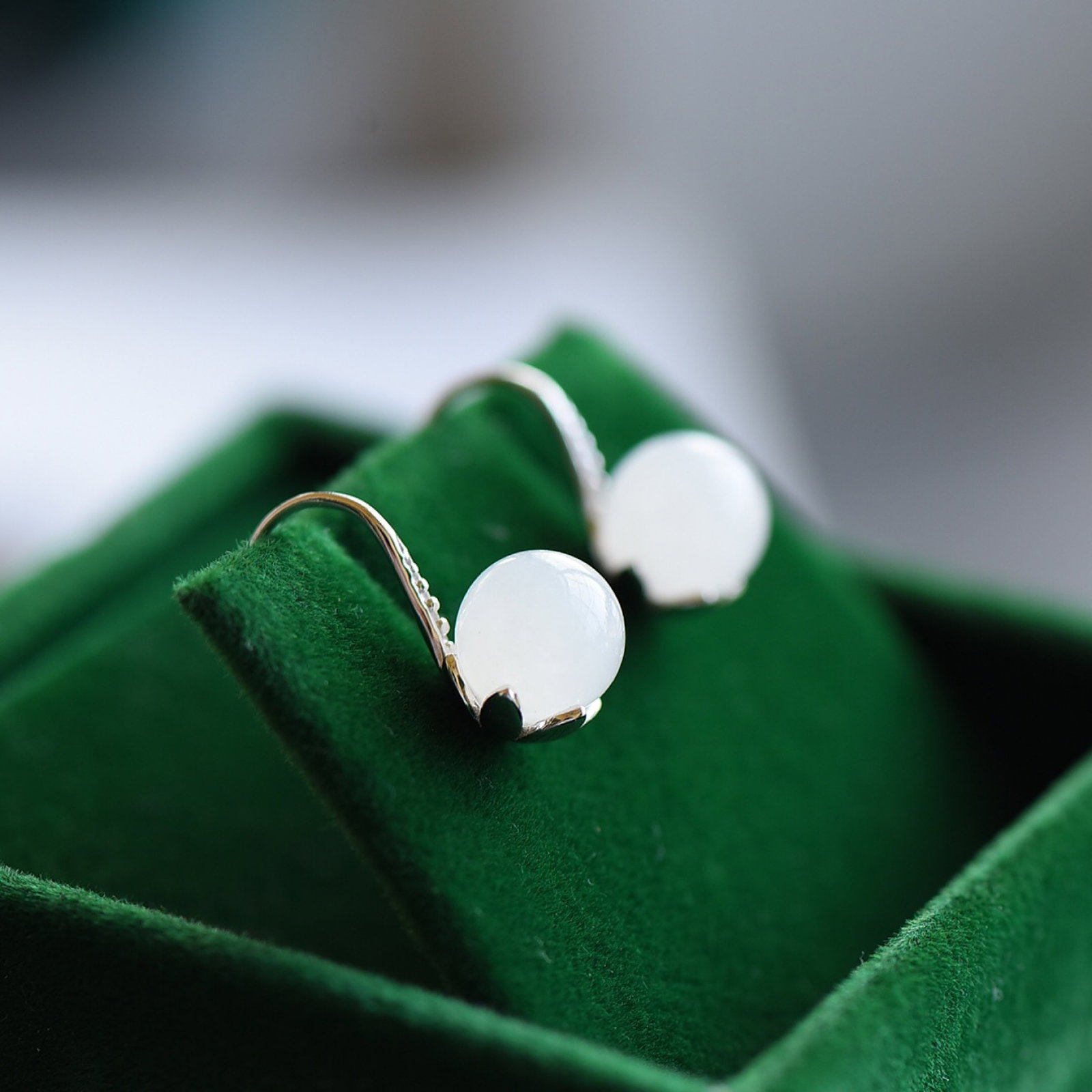 A Pair of Exquisite Sterling Silver Inlaid White Jade Earrings - 2