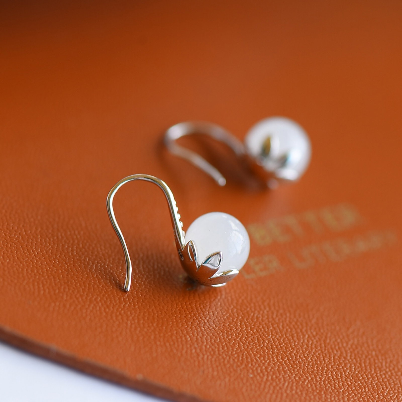 A Pair of Exquisite Sterling Silver Inlaid White Jade Earrings - 4