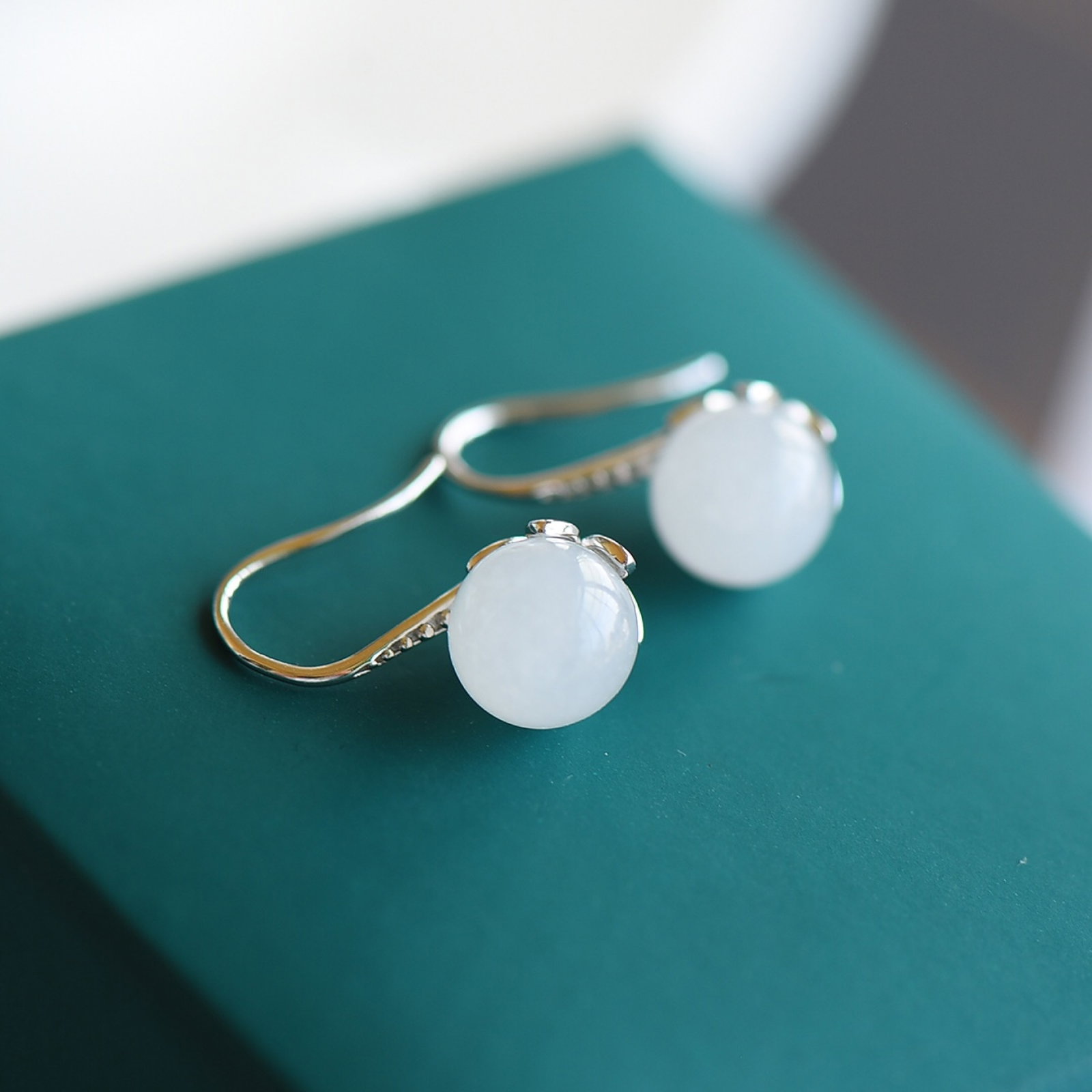 A Pair of Exquisite Sterling Silver Inlaid White Jade Earrings - 5