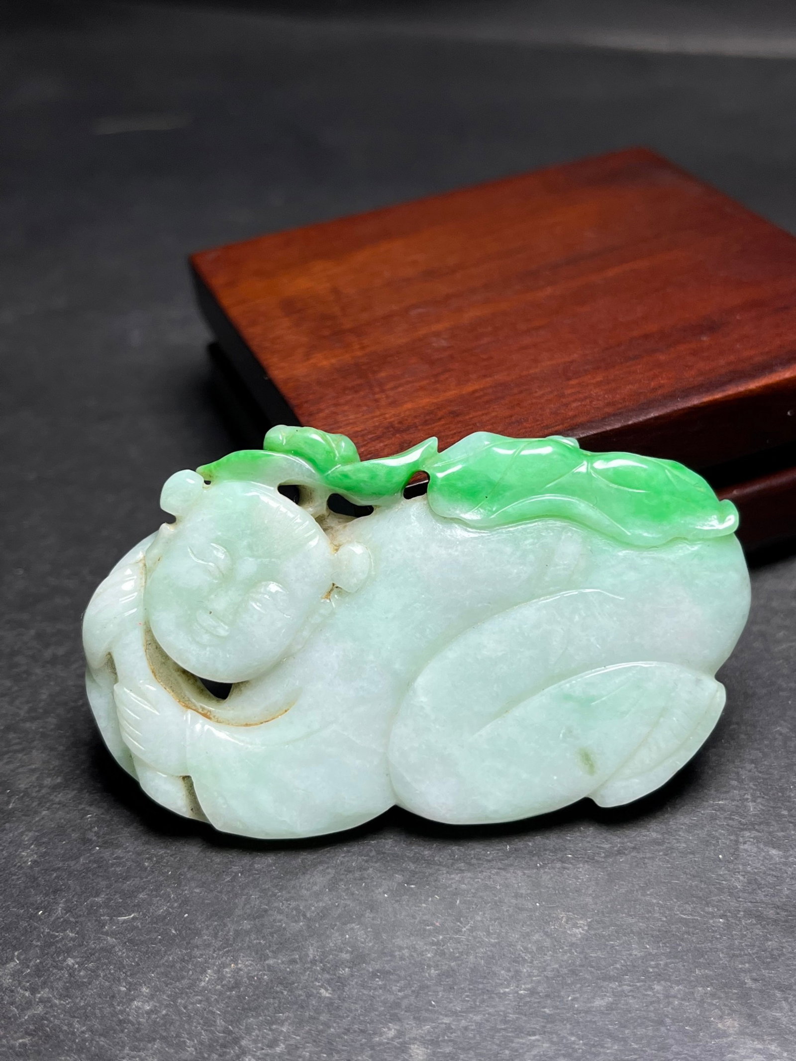 An Exquisite Jadeite Figure Pendant - 2