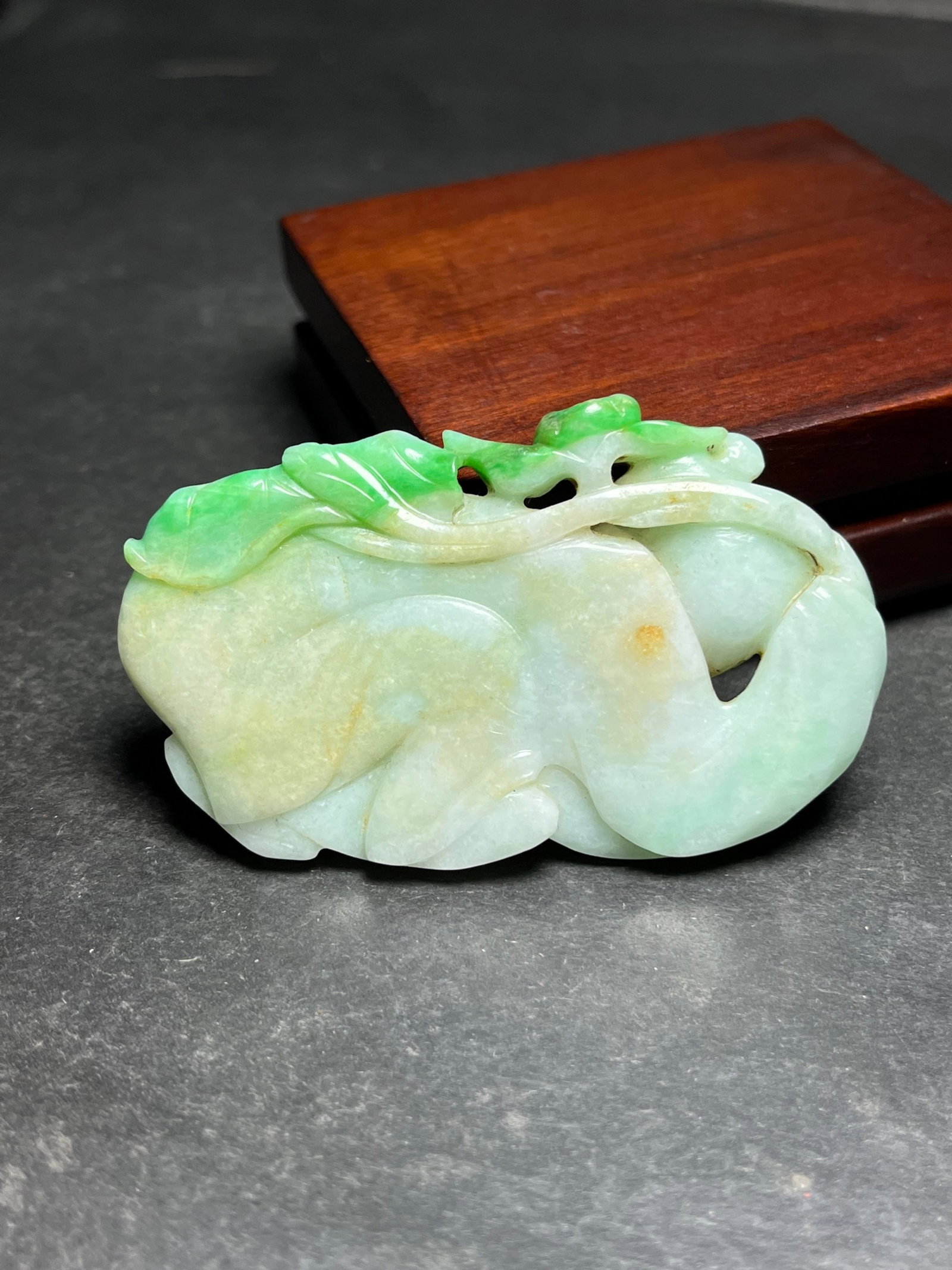 An Exquisite Jadeite Figure Pendant - 5