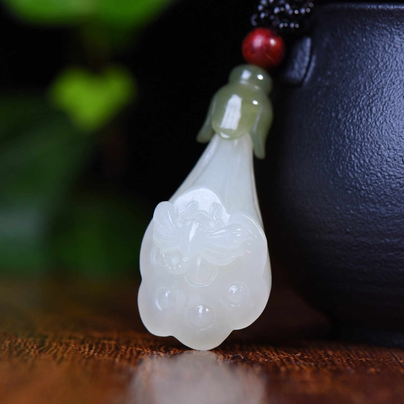 An Exquisite White Jade Lotus Seedpod and Butterfly Pendant - 3