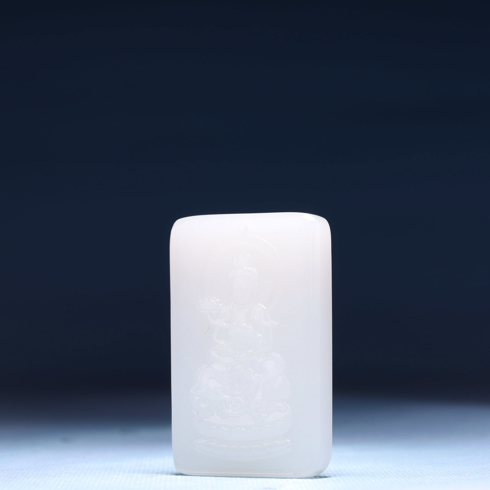 An Exquisite White Jade Statue of Avalokitesvara Pendant - 2
