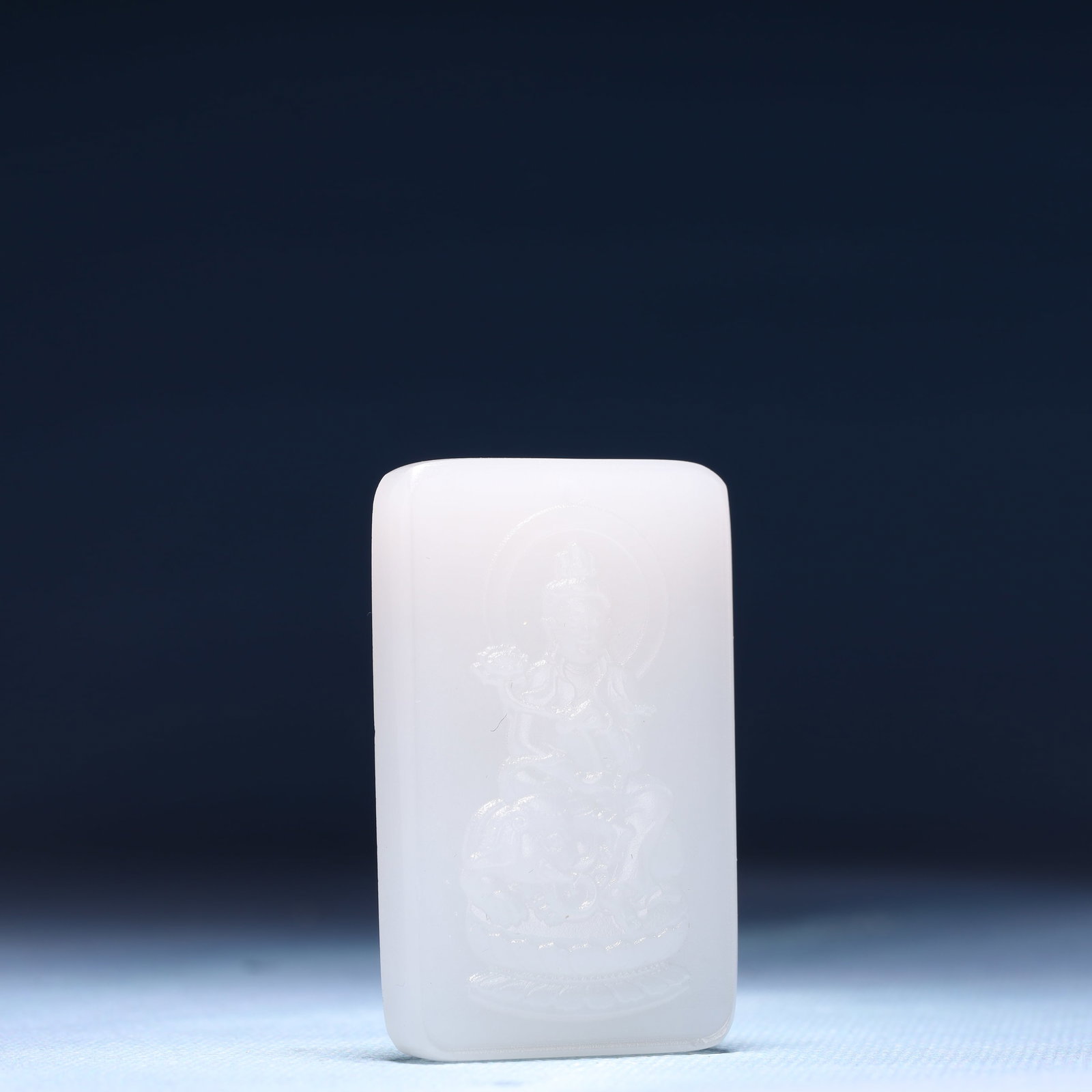 An Exquisite White Jade Statue of Avalokitesvara Pendant - 3