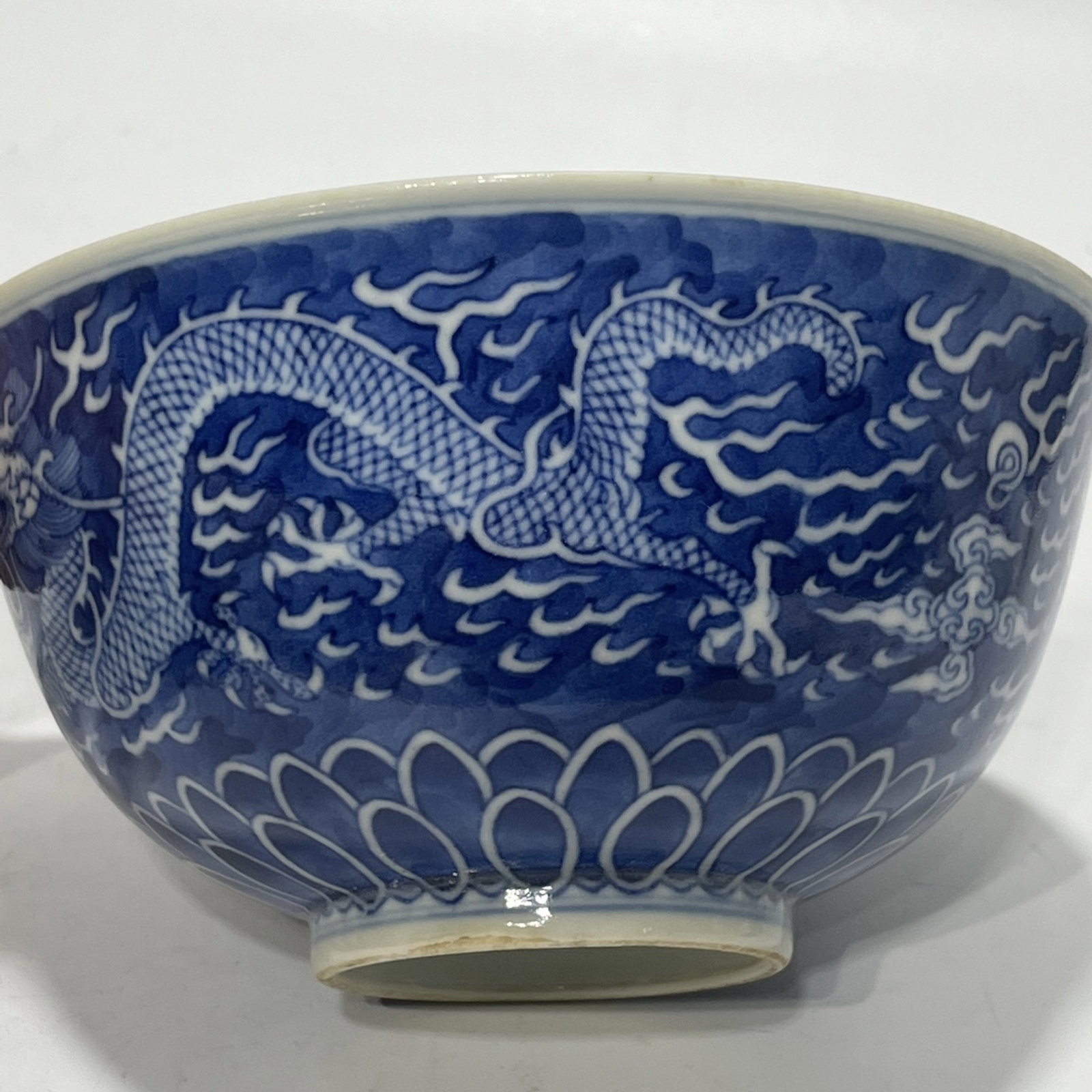 An Exquisite Blue and White Auspicious Cloud and Dragon Pattern Bowl - 5