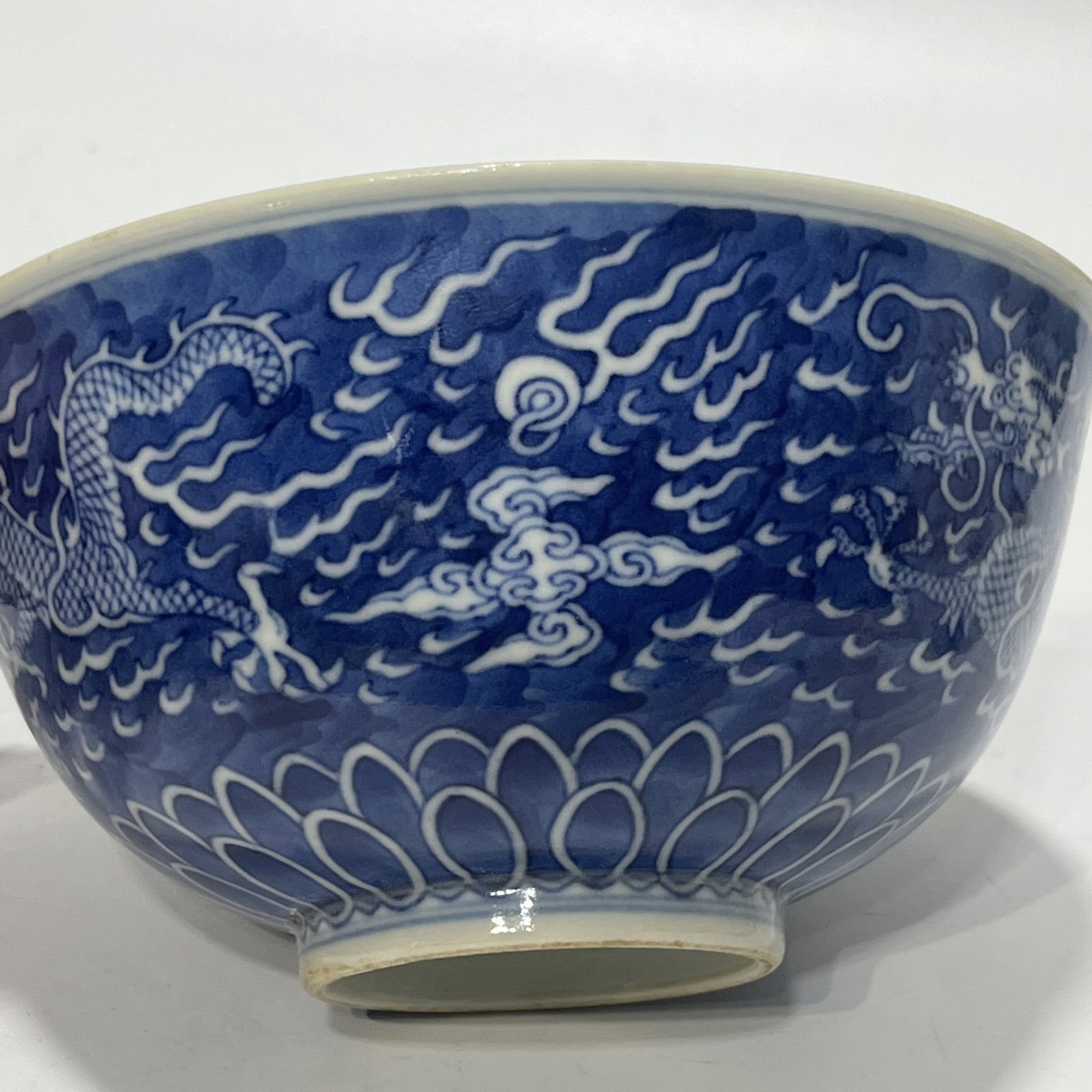 An Exquisite Blue and White Auspicious Cloud and Dragon Pattern Bowl - 6