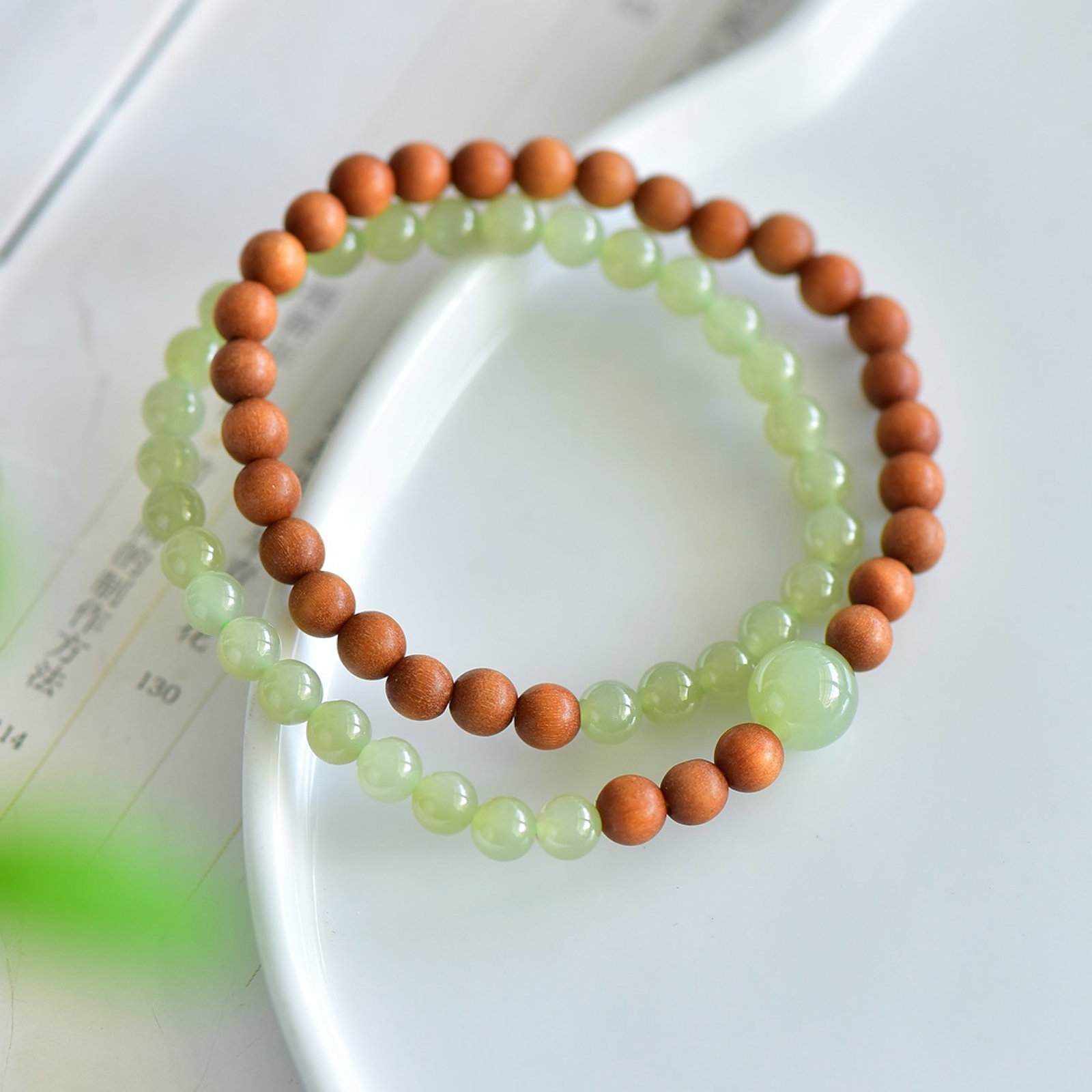 An Exquisite Greenish Jade Eaglewood Bracelets - 2