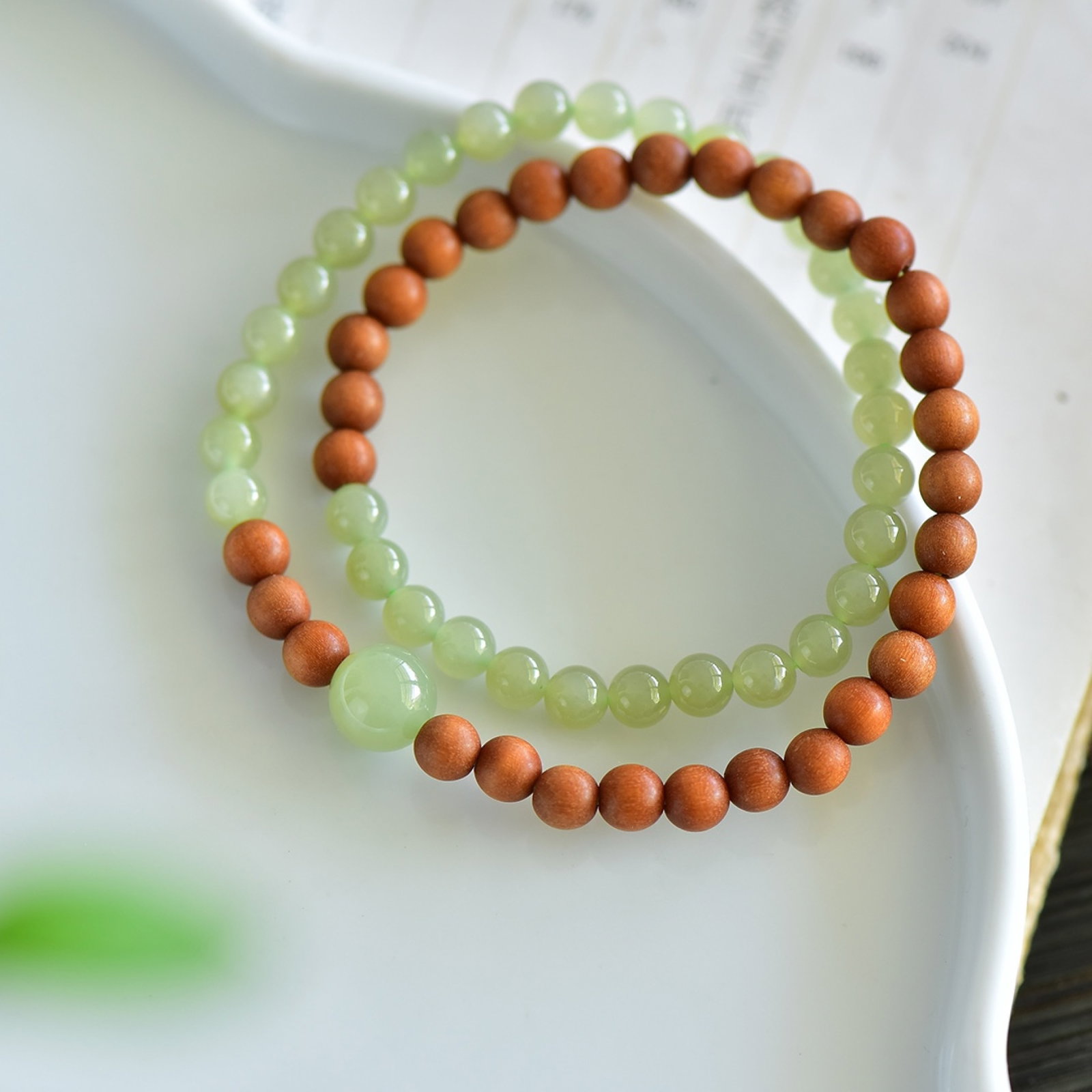 An Exquisite Greenish Jade Eaglewood Bracelets - 3