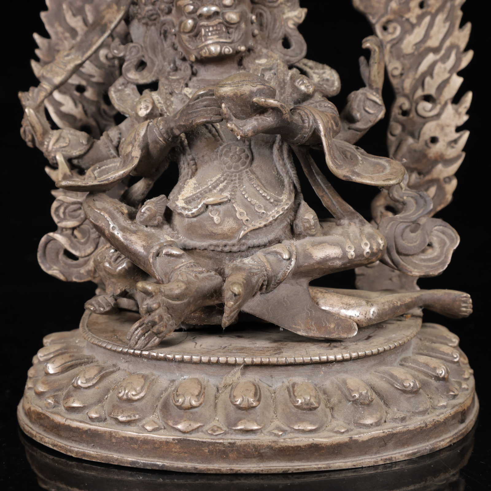An Exquisite Silver-Plated Bronze Statue of Vajra - 3