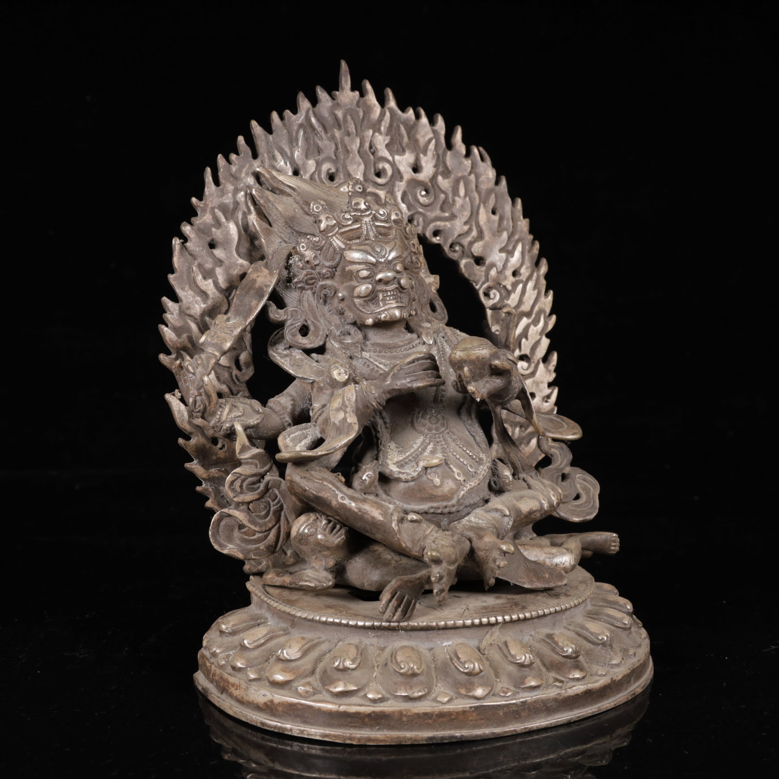 An Exquisite Silver-Plated Bronze Statue of Vajra - 4