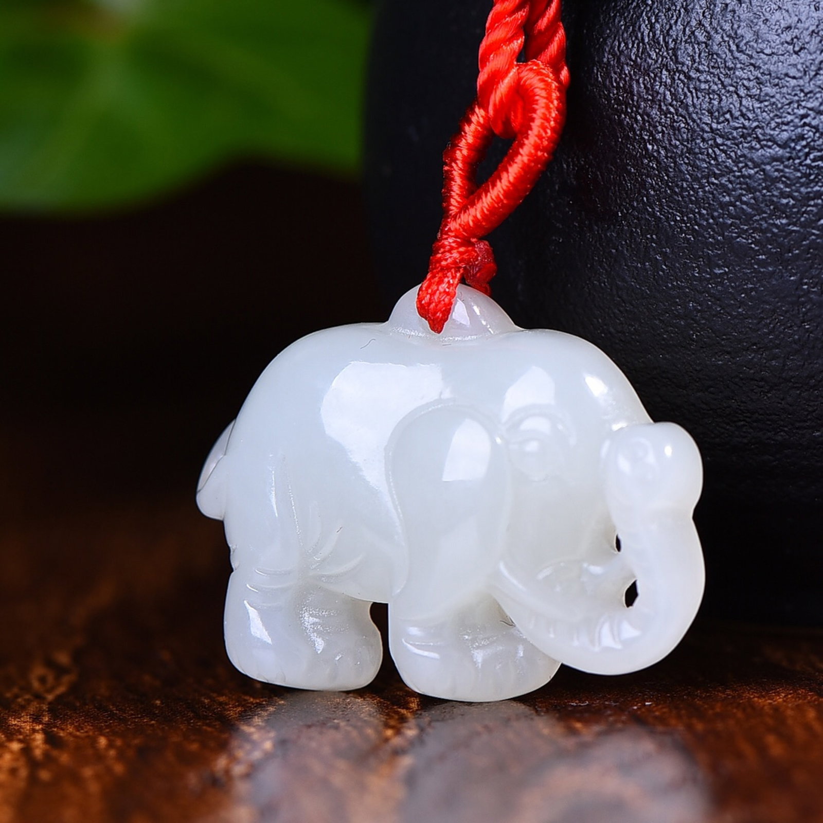 An Exquisite White Jade Elephant Pendant - 2