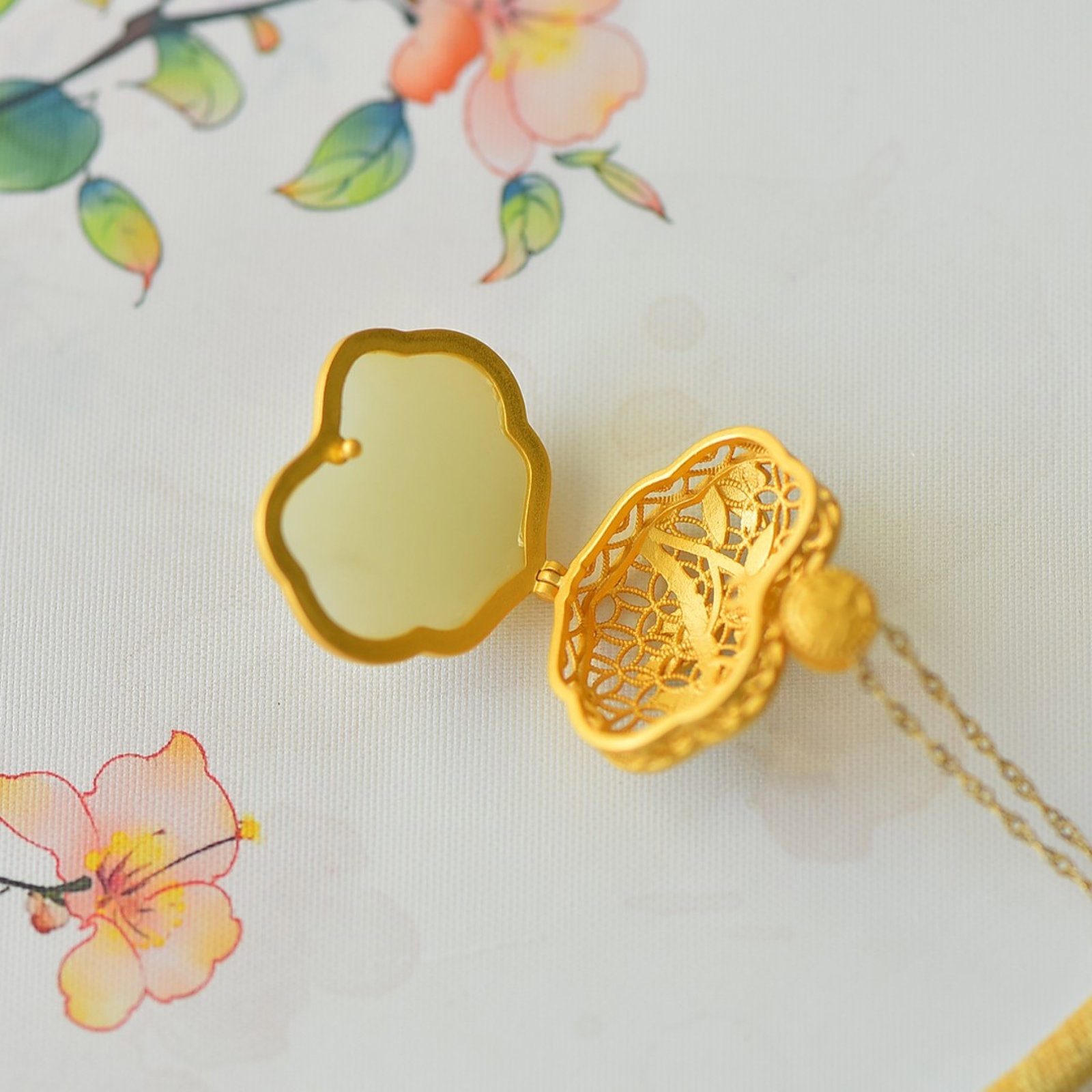 An Exquisite Sterling Silver-Gold Plated Inlaid White Jade Pendant - 5