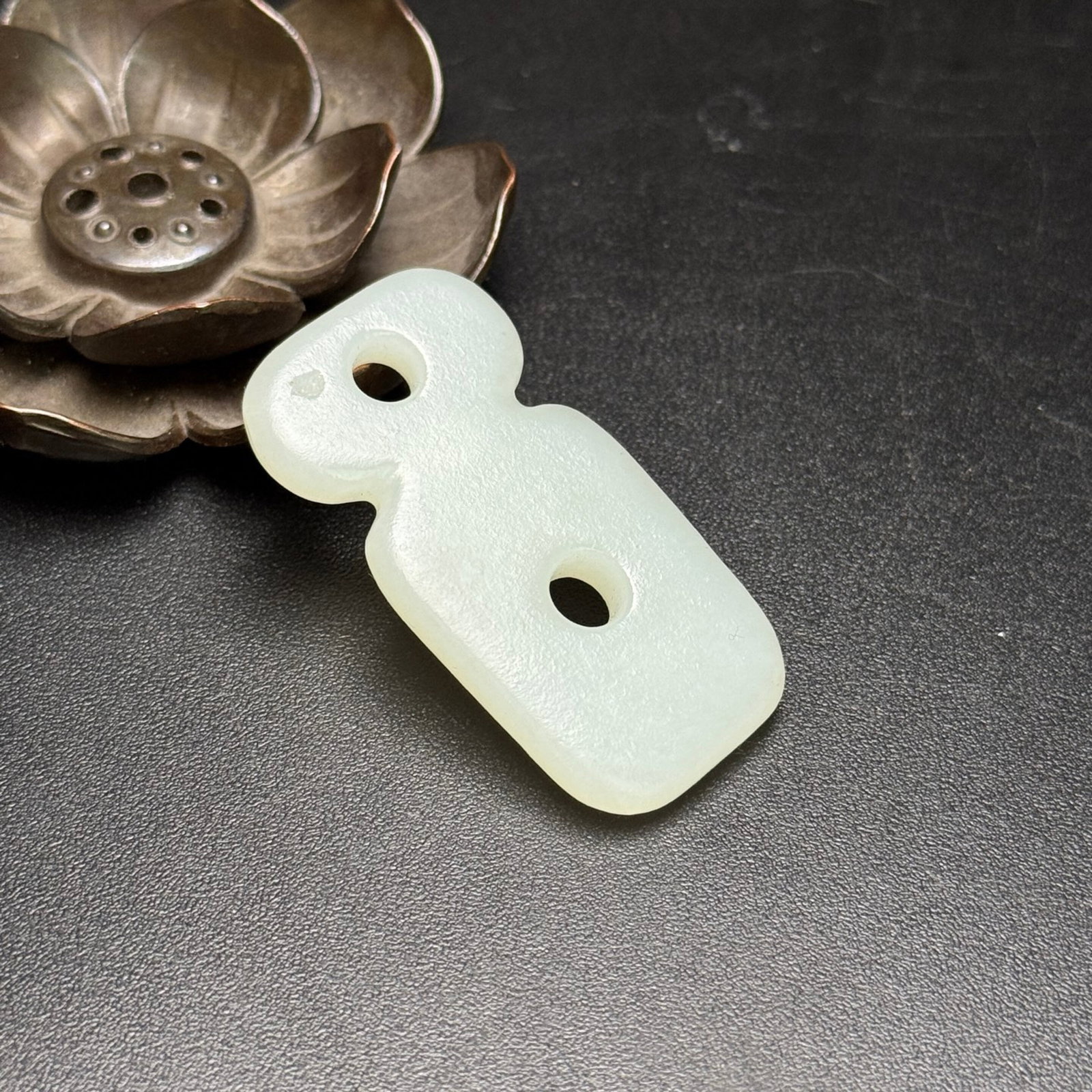 An Exquisite White Jade Pendant - 3