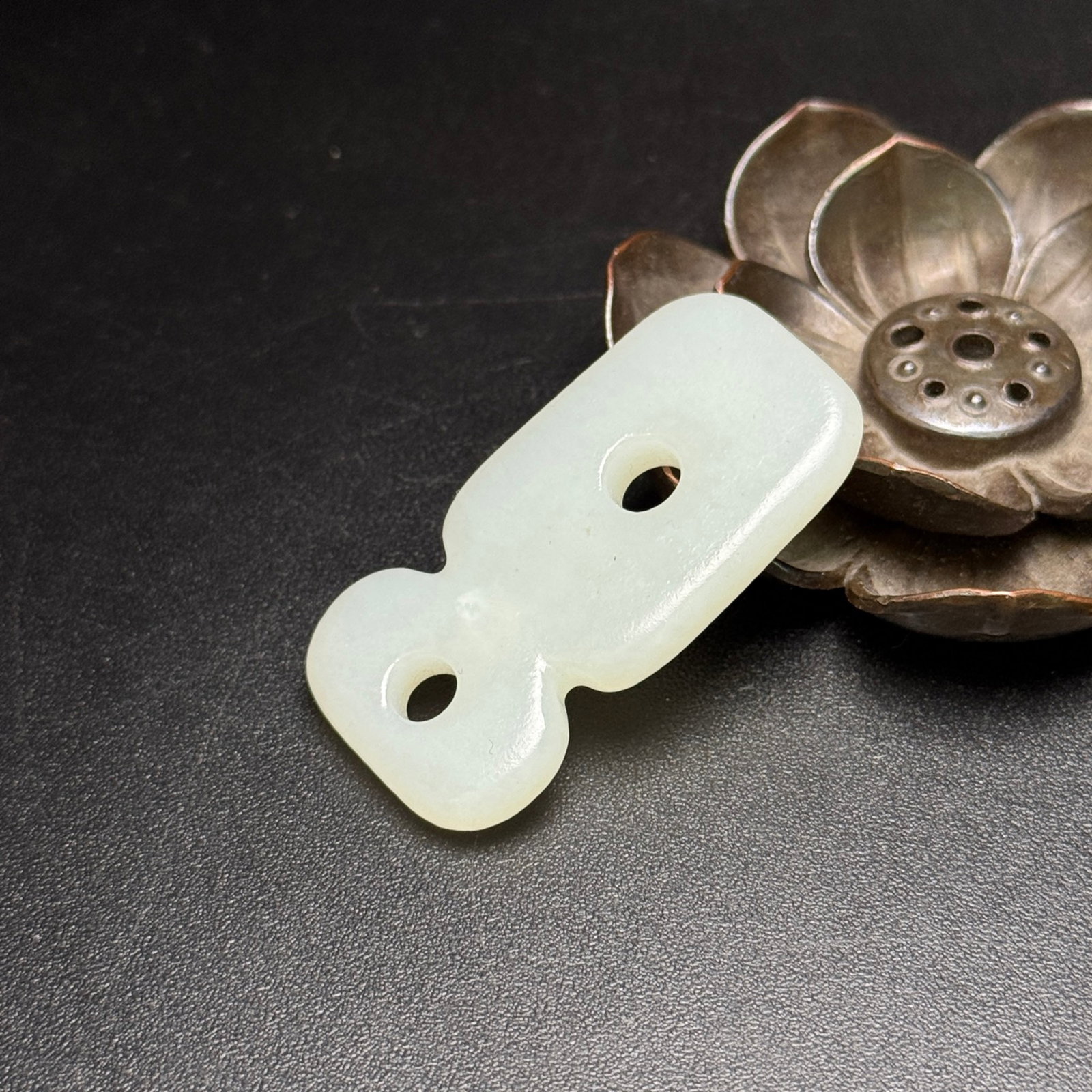 An Exquisite White Jade Pendant - 4