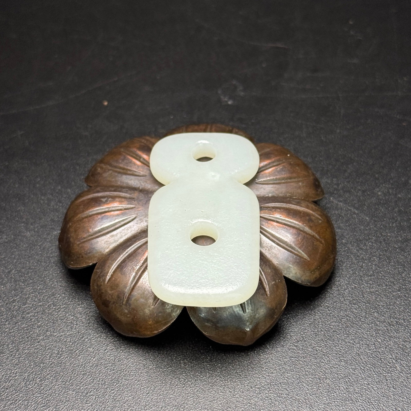 An Exquisite White Jade Pendant - 6