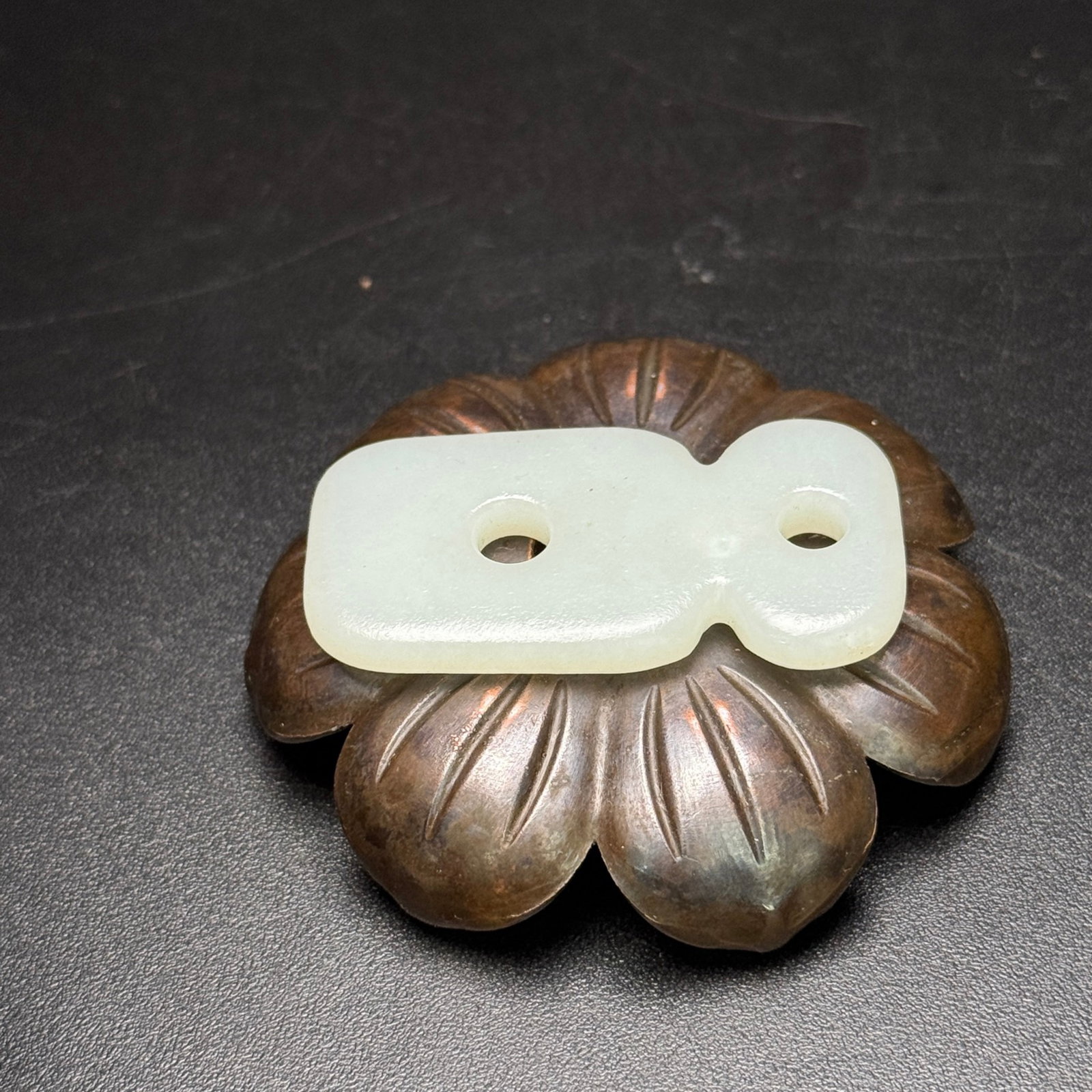 An Exquisite White Jade Pendant - 7