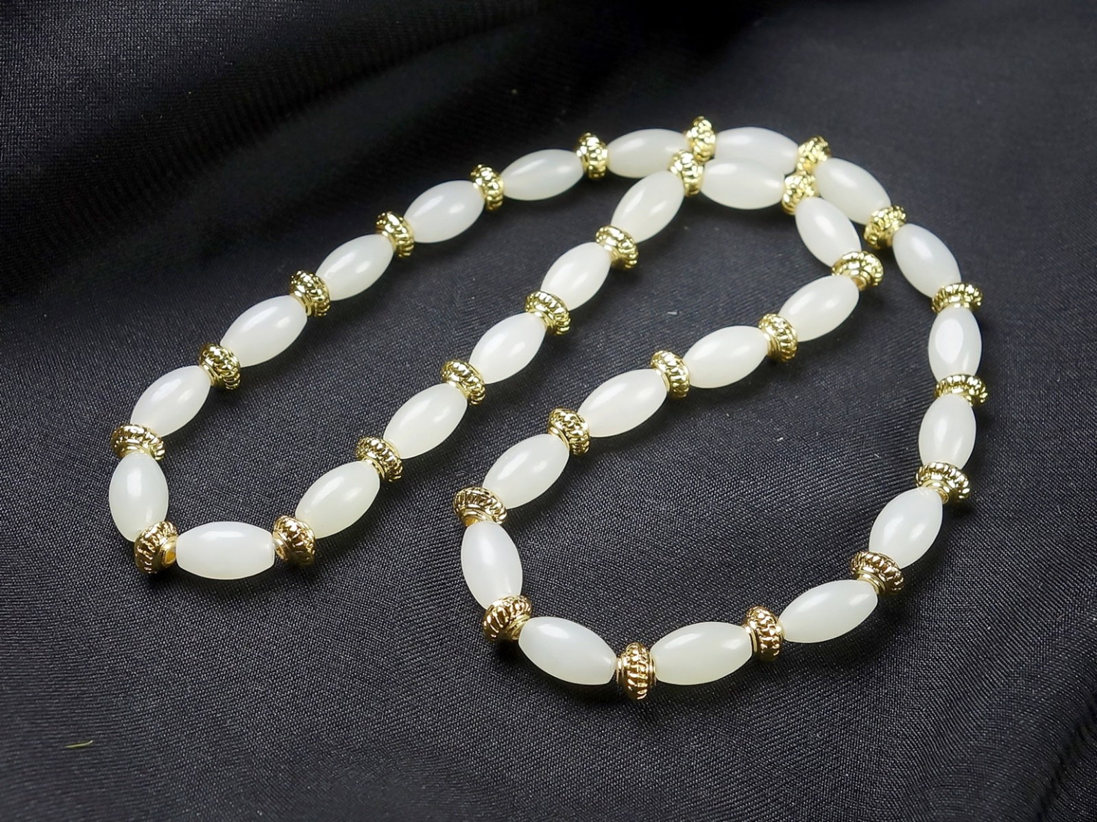 An Exquisite White Jade Bracelets - 3