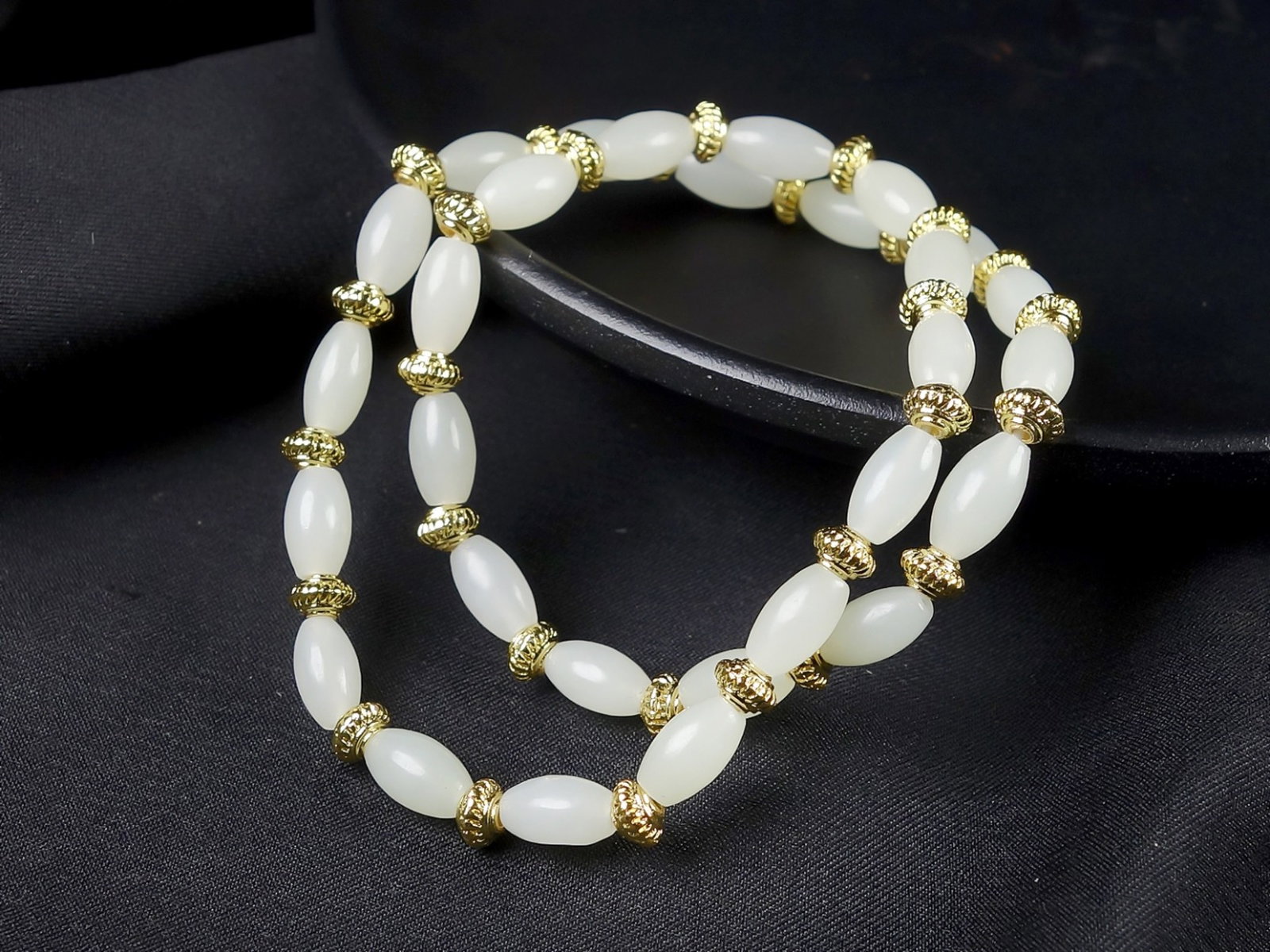 An Exquisite White Jade Bracelets - 4