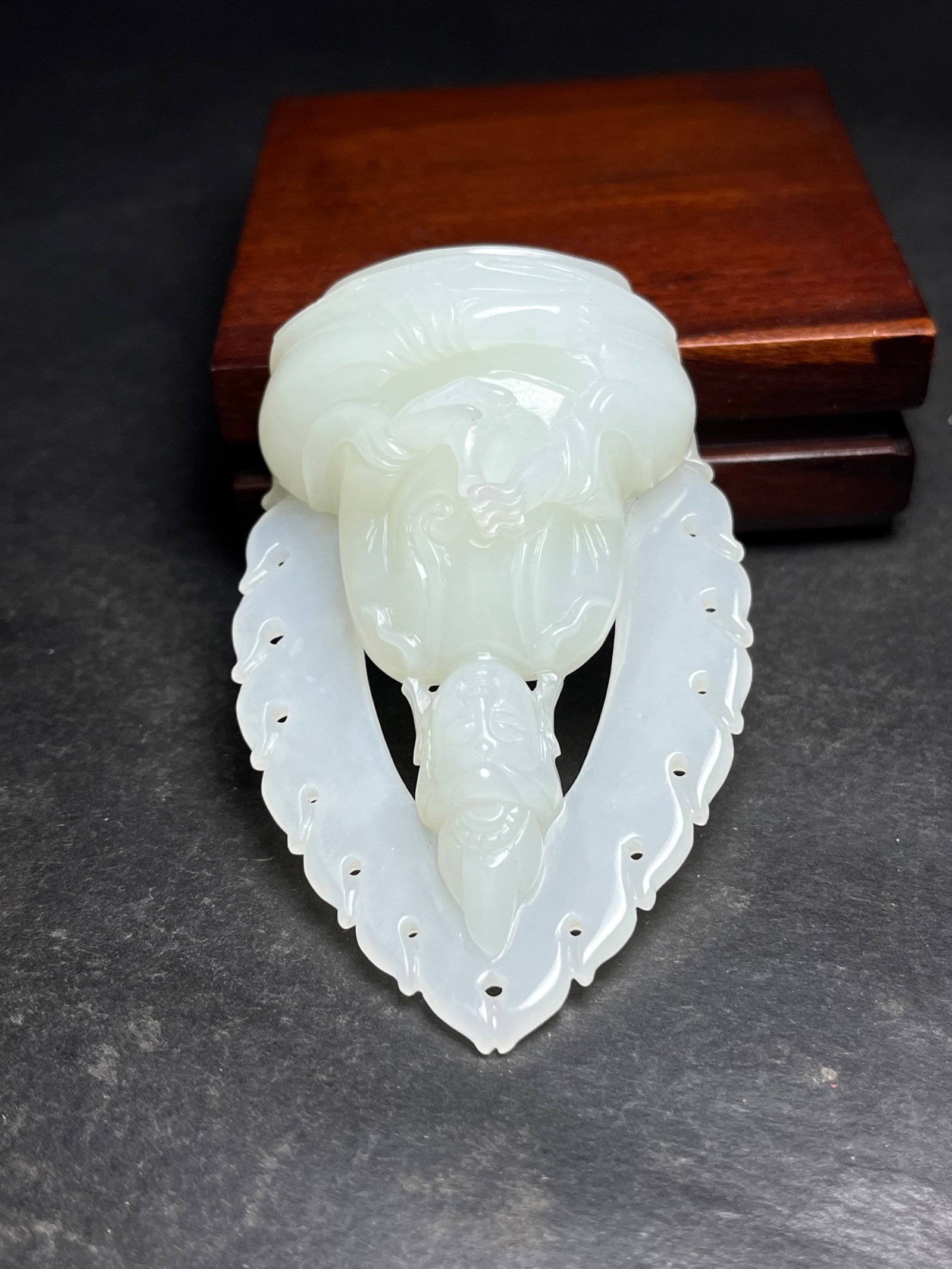 An Exquisite White Jade Statue of Avalokitesvara Pendant - 3