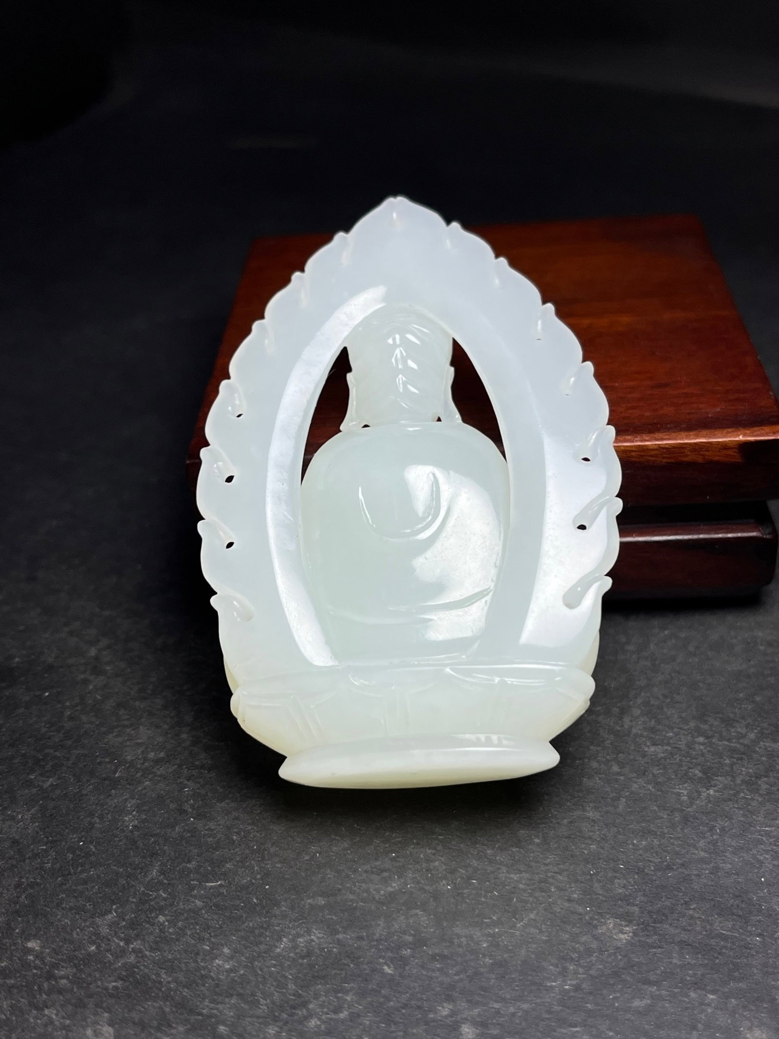 An Exquisite White Jade Statue of Avalokitesvara Pendant - 5