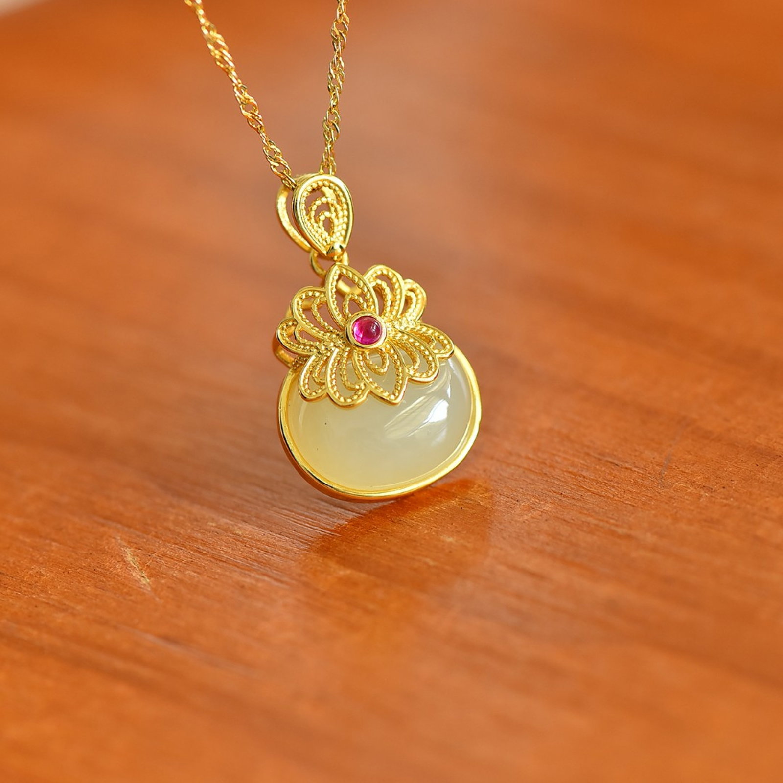 An Exquisite Gilt Silver Inlaid White Jade Pendant - 4