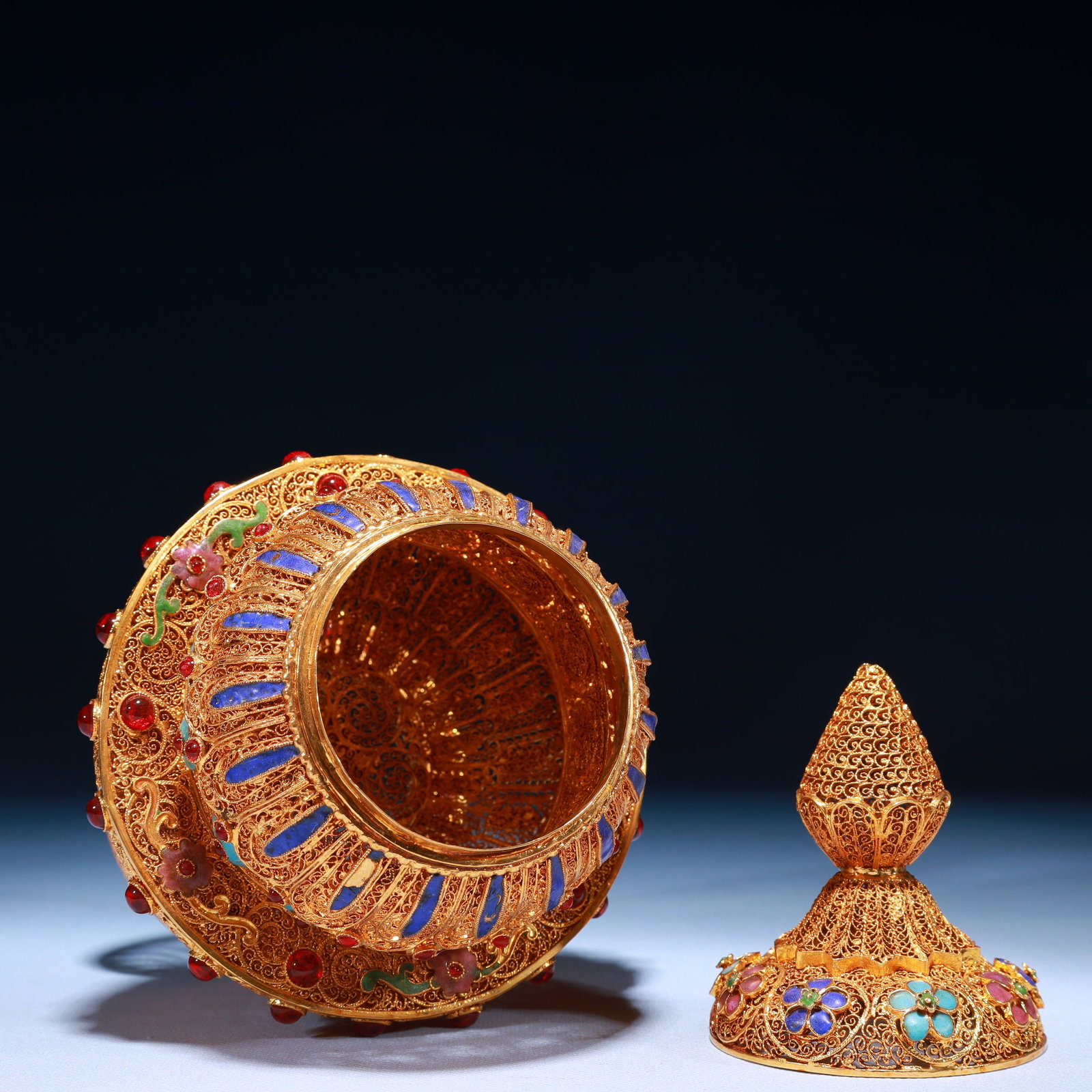 An Exquisite Filigree and Gilding Flower Pattern Ornament,Inlaid Gems - 7