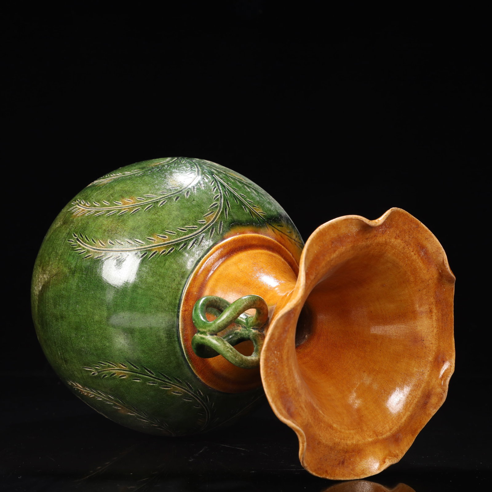 A Rare Tang Tri-Color Glazed Pottery Flower Pattern Double-Ears Vase - 13