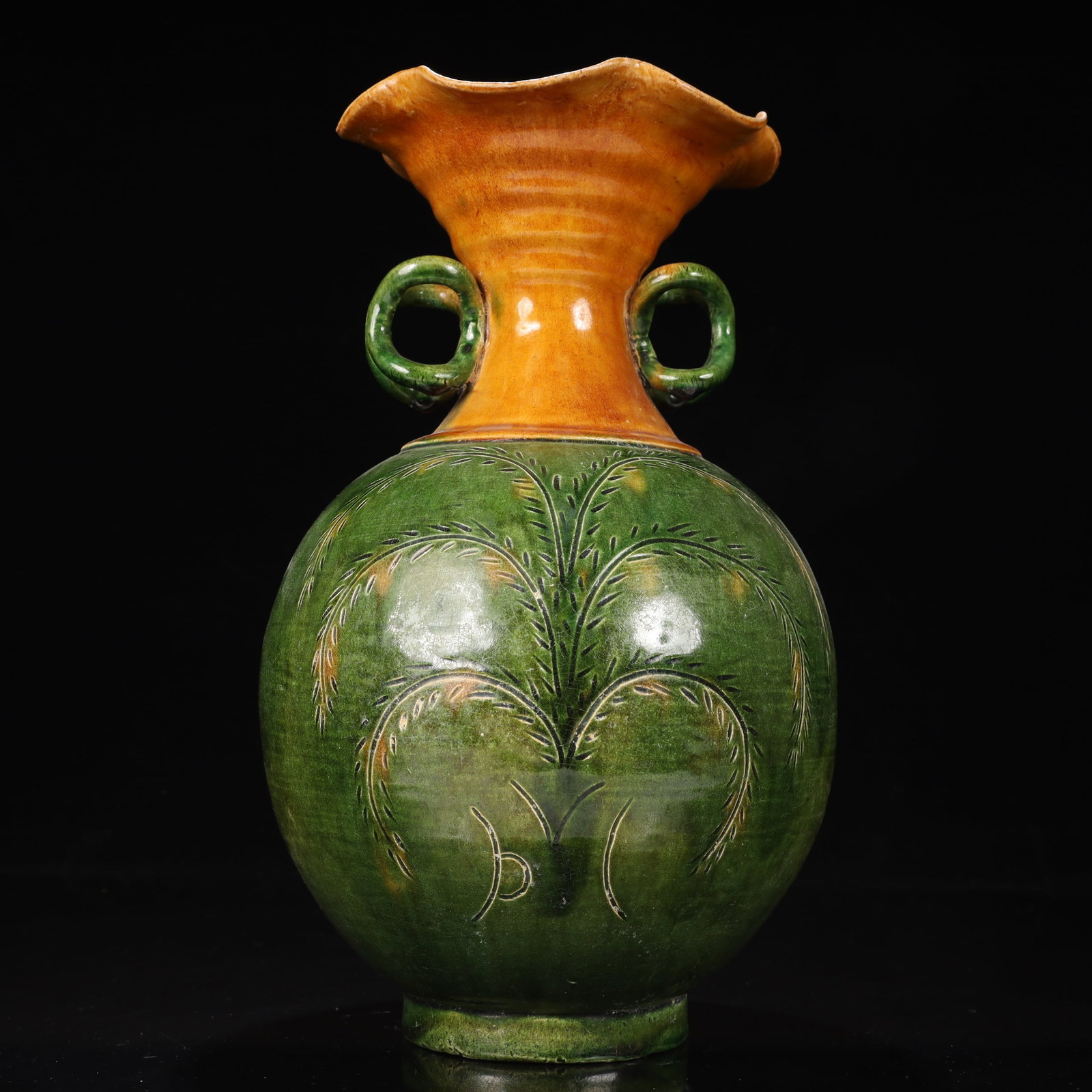 A Rare Tang Tri-Color Glazed Pottery Flower Pattern Double-Ears Vase - 2