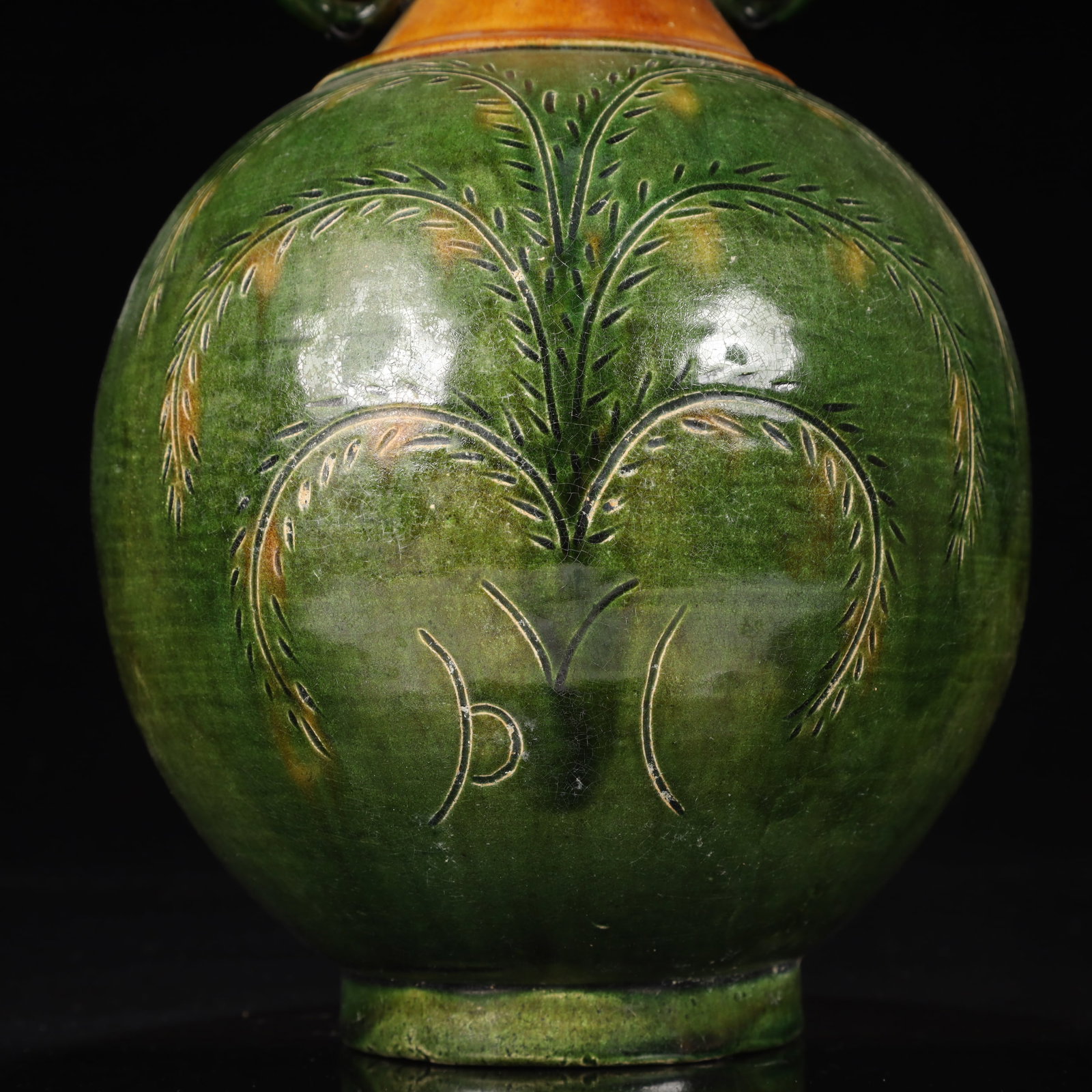 A Rare Tang Tri-Color Glazed Pottery Flower Pattern Double-Ears Vase - 4