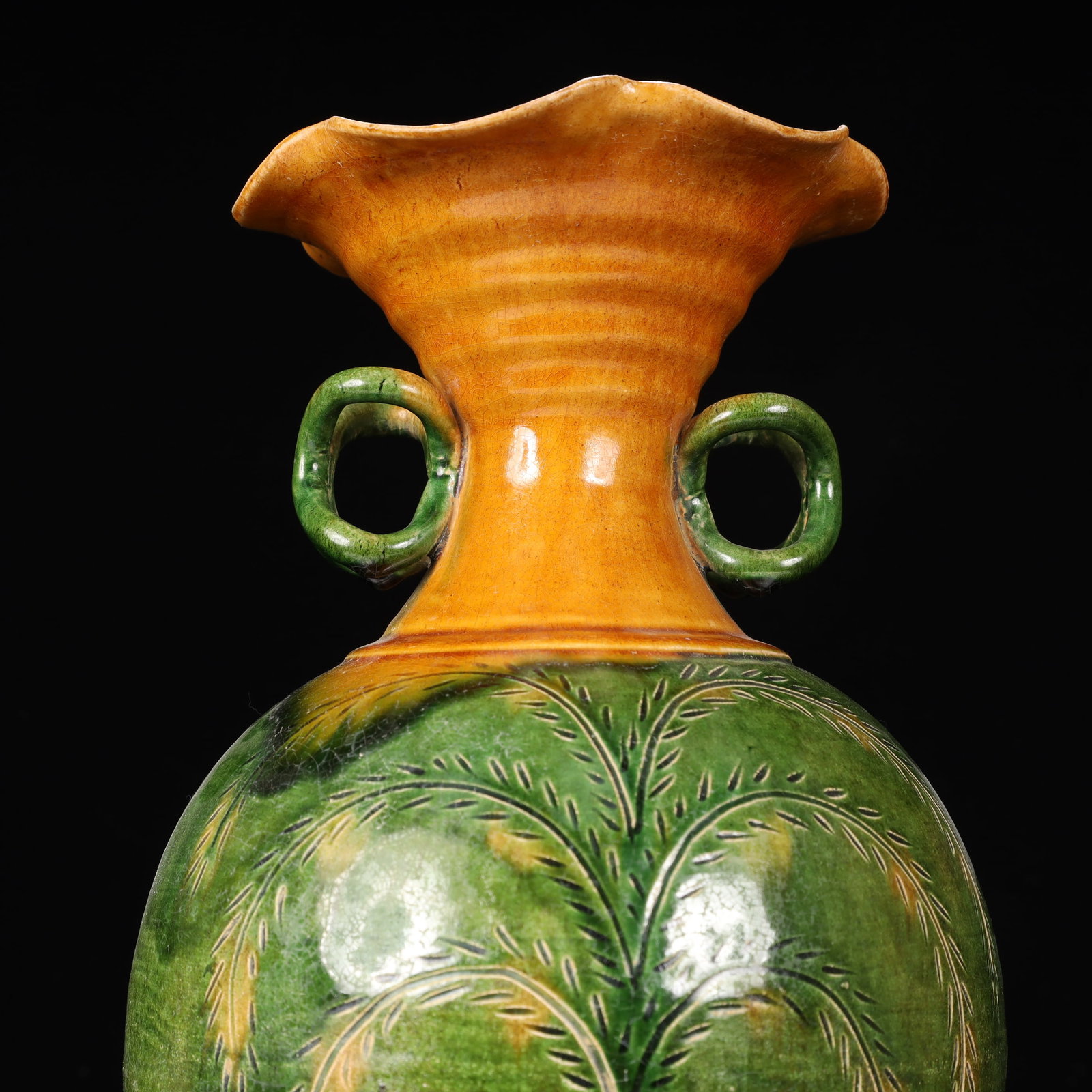 A Rare Tang Tri-Color Glazed Pottery Flower Pattern Double-Ears Vase - 9