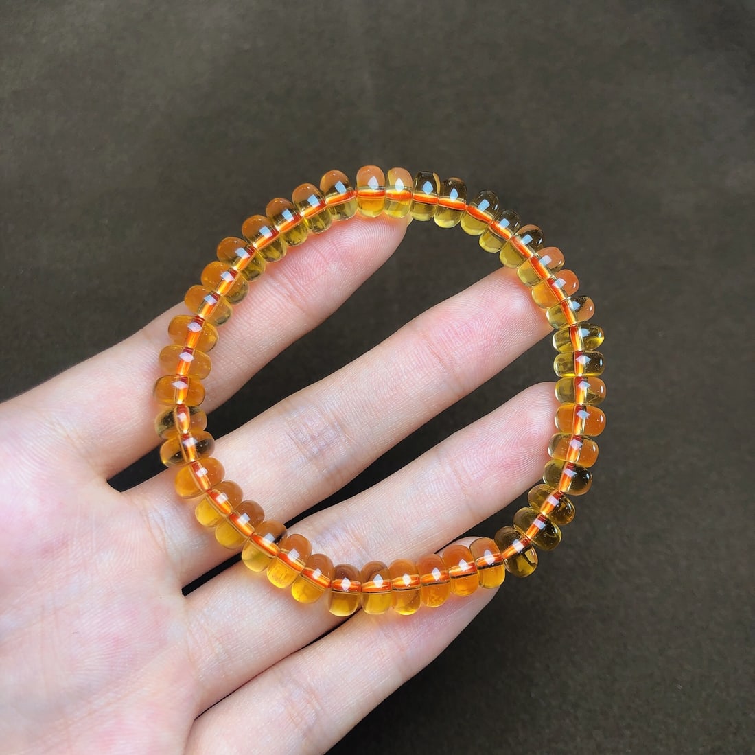 An Exquisite Crystal Bracelets: Estimated Value:1500-3000 An Exquisite Crystal Bracelets,Size:7.6mmx4.3mm,Weight:18.6g 水晶手串