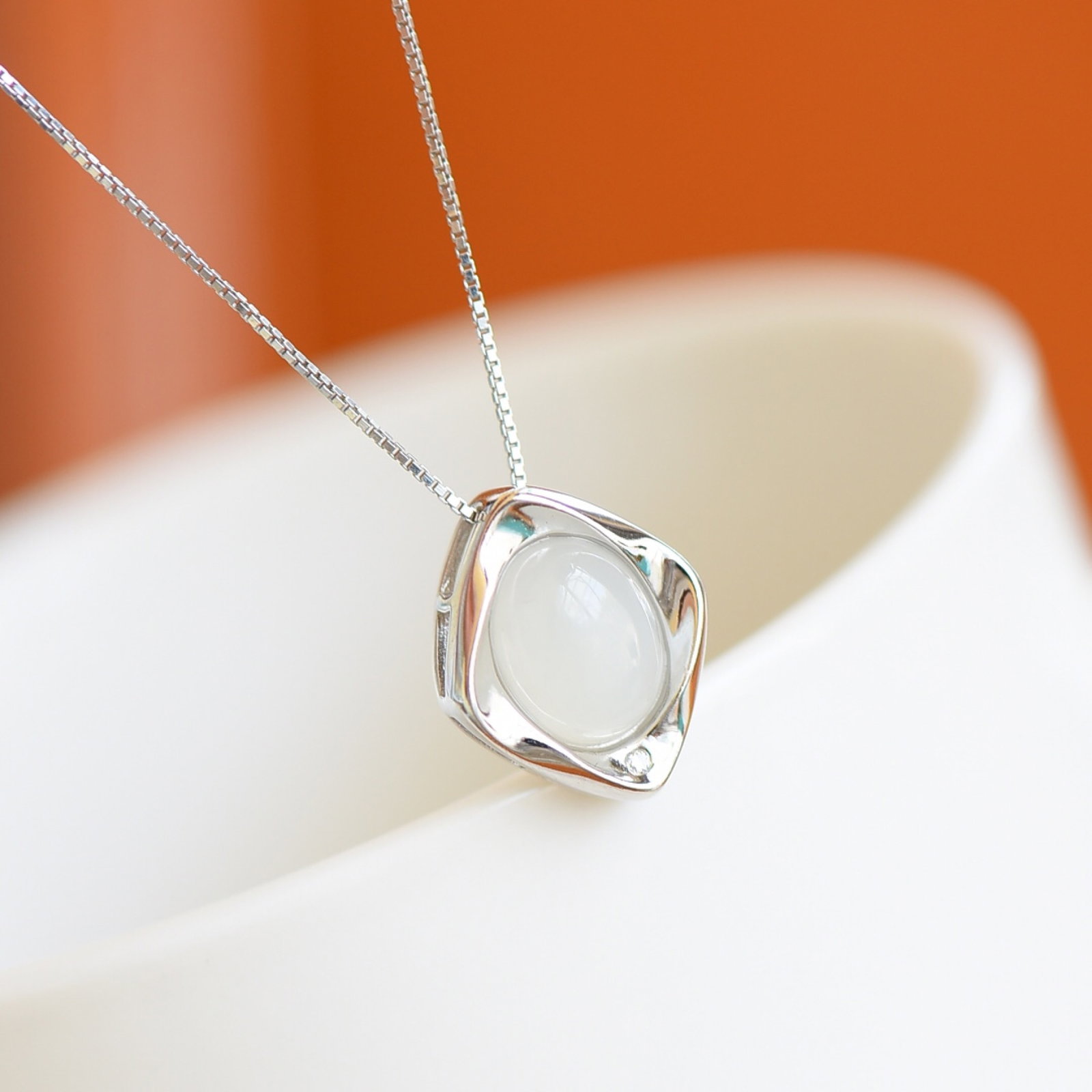 An Exquisite Sterling Silver Inlaid White Jade Pendant: Estimated Value:200-400 An Exquisite Sterling Silver Inlaid White Jade Pendant,Size:10mmx8mm 一个精美的纯银镶白玉吊坠