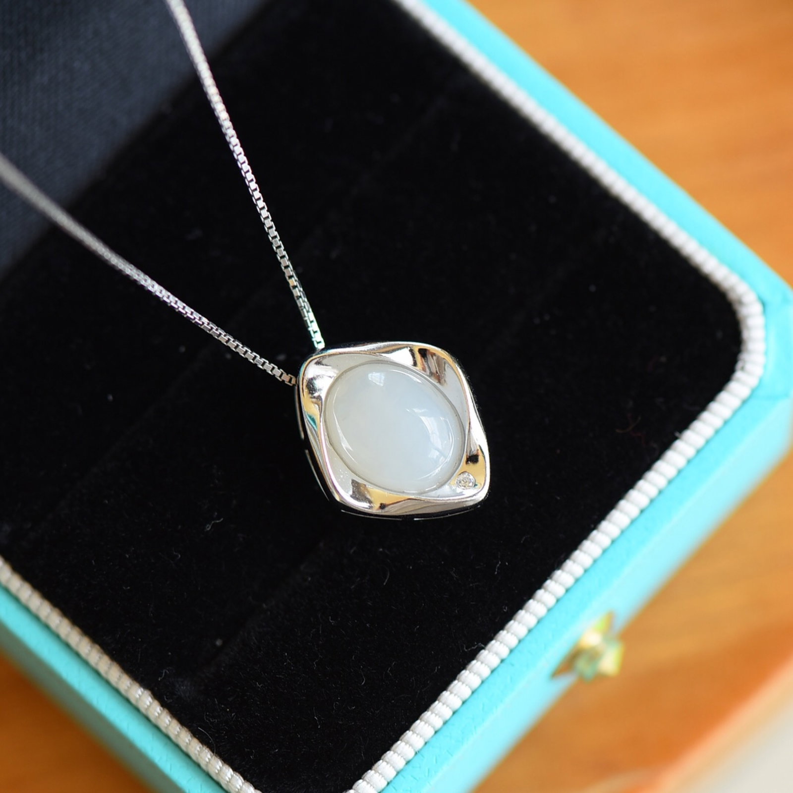 An Exquisite Sterling Silver Inlaid White Jade Pendant - 2