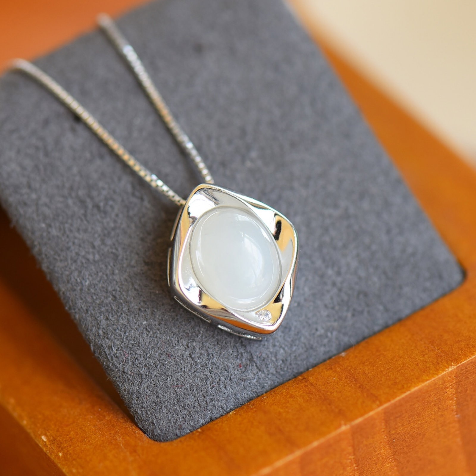 An Exquisite Sterling Silver Inlaid White Jade Pendant - 3