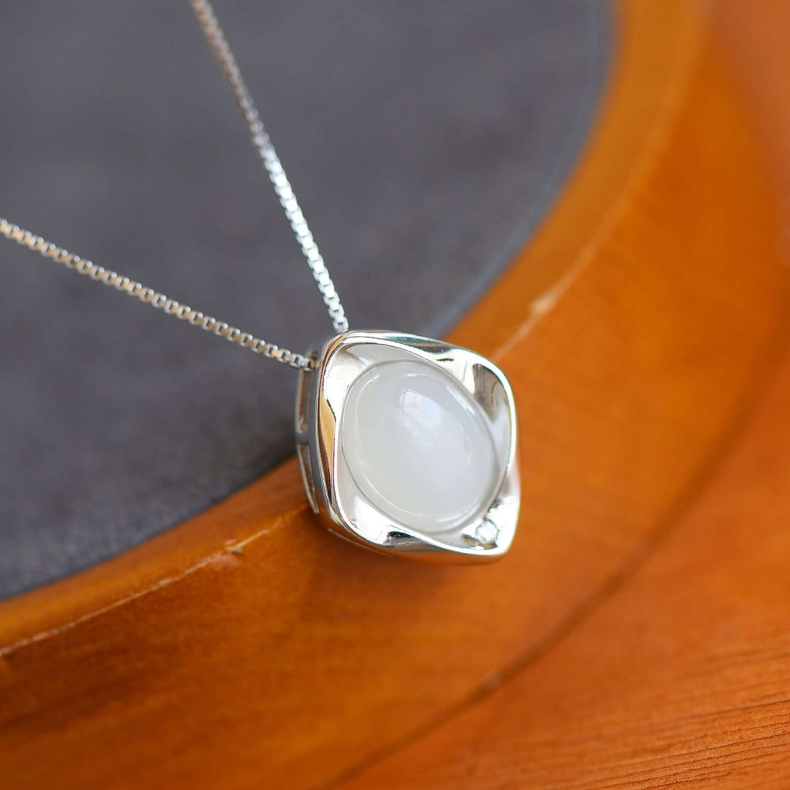 An Exquisite Sterling Silver Inlaid White Jade Pendant - 4