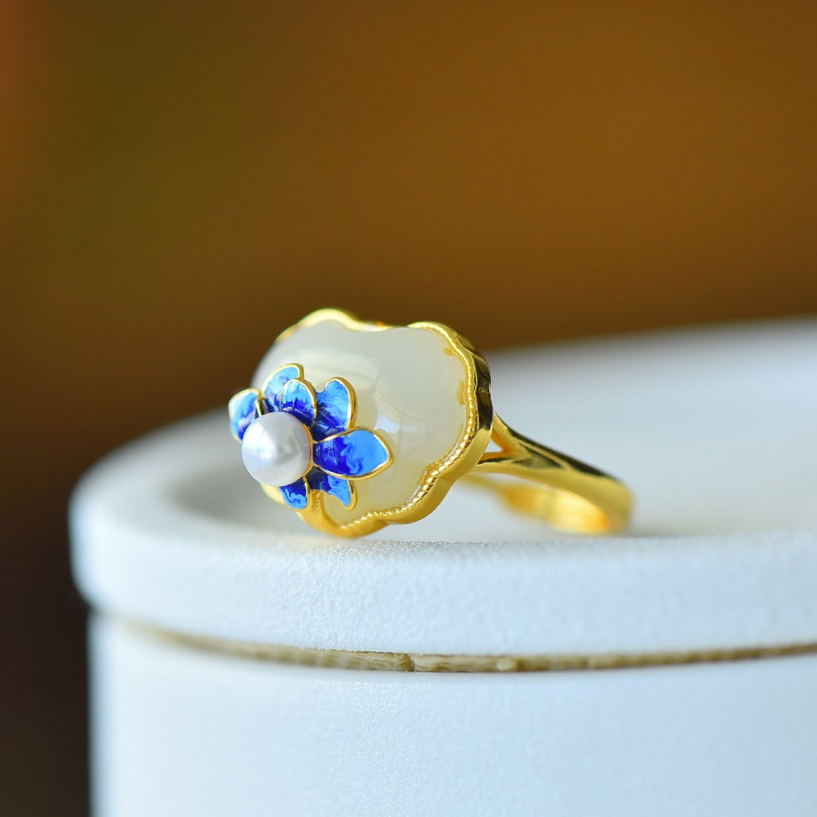 An Exquisite Sterling Silver-Gold Plated Inlaid White Jade Ring - 3