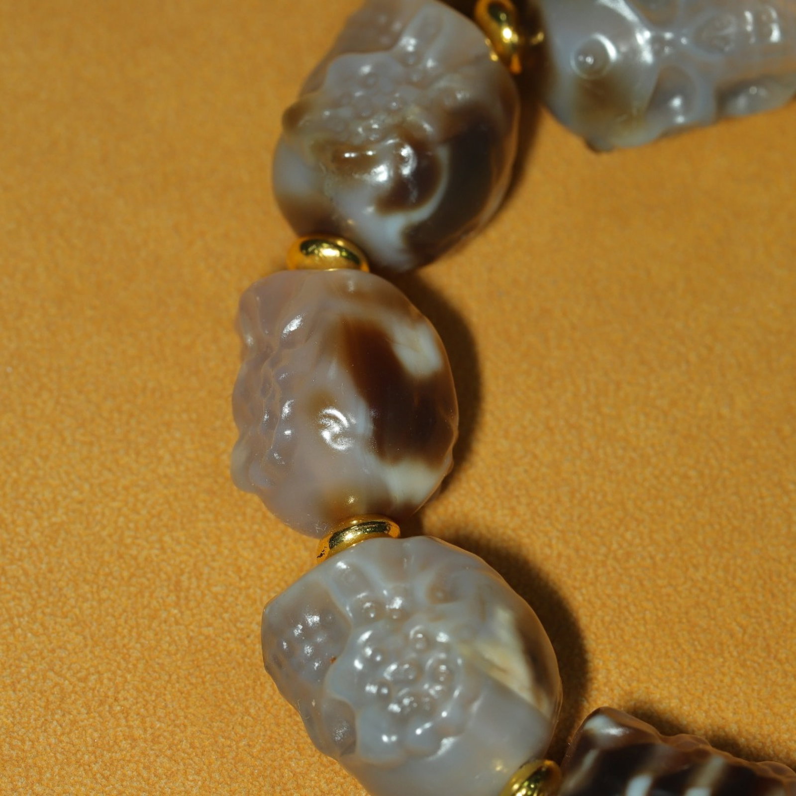 An Exquisite Dzi Bead Human-face Pattern Bracelets - 8