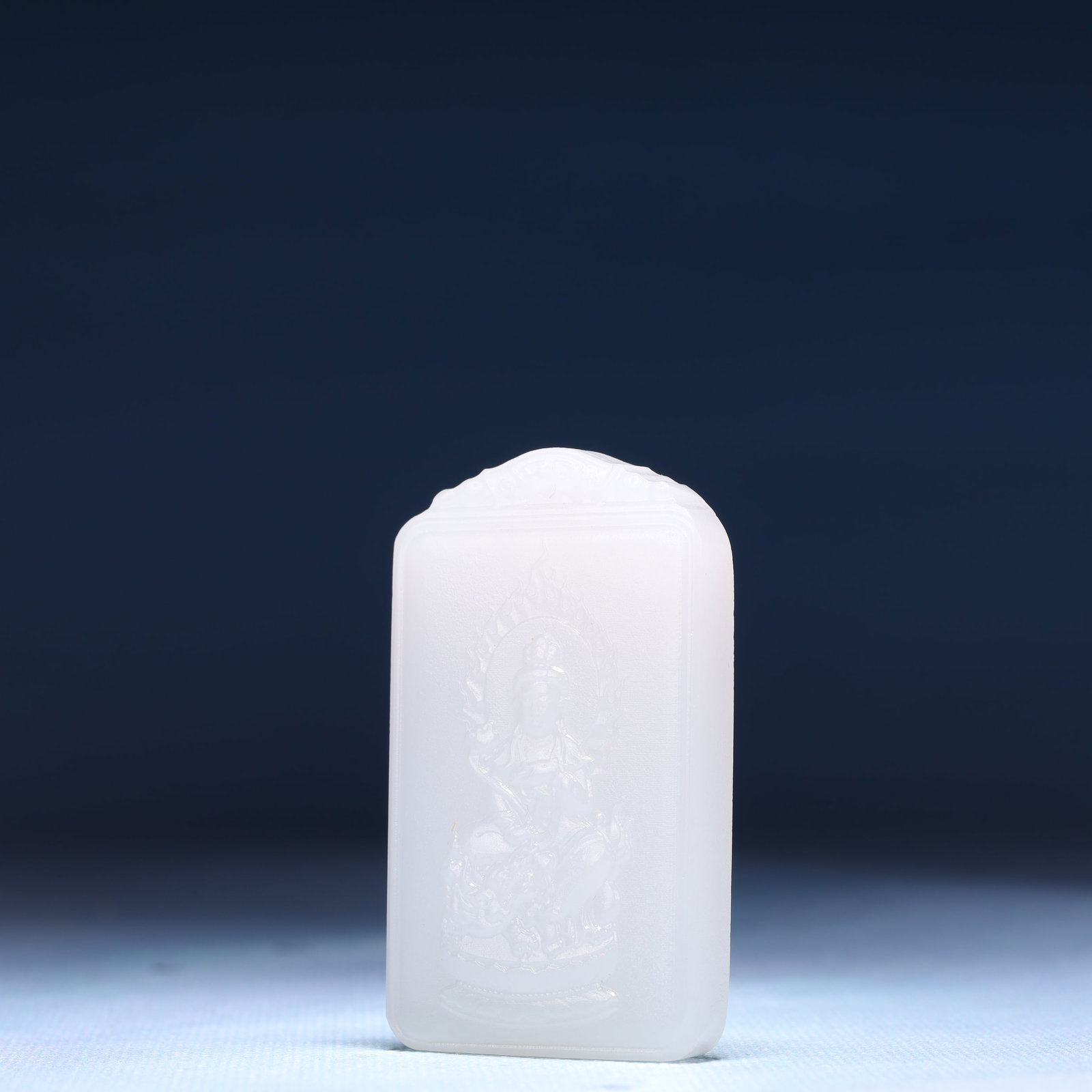 An Exquisite White Jade Statue of Avalokitesvara Pendant - 2
