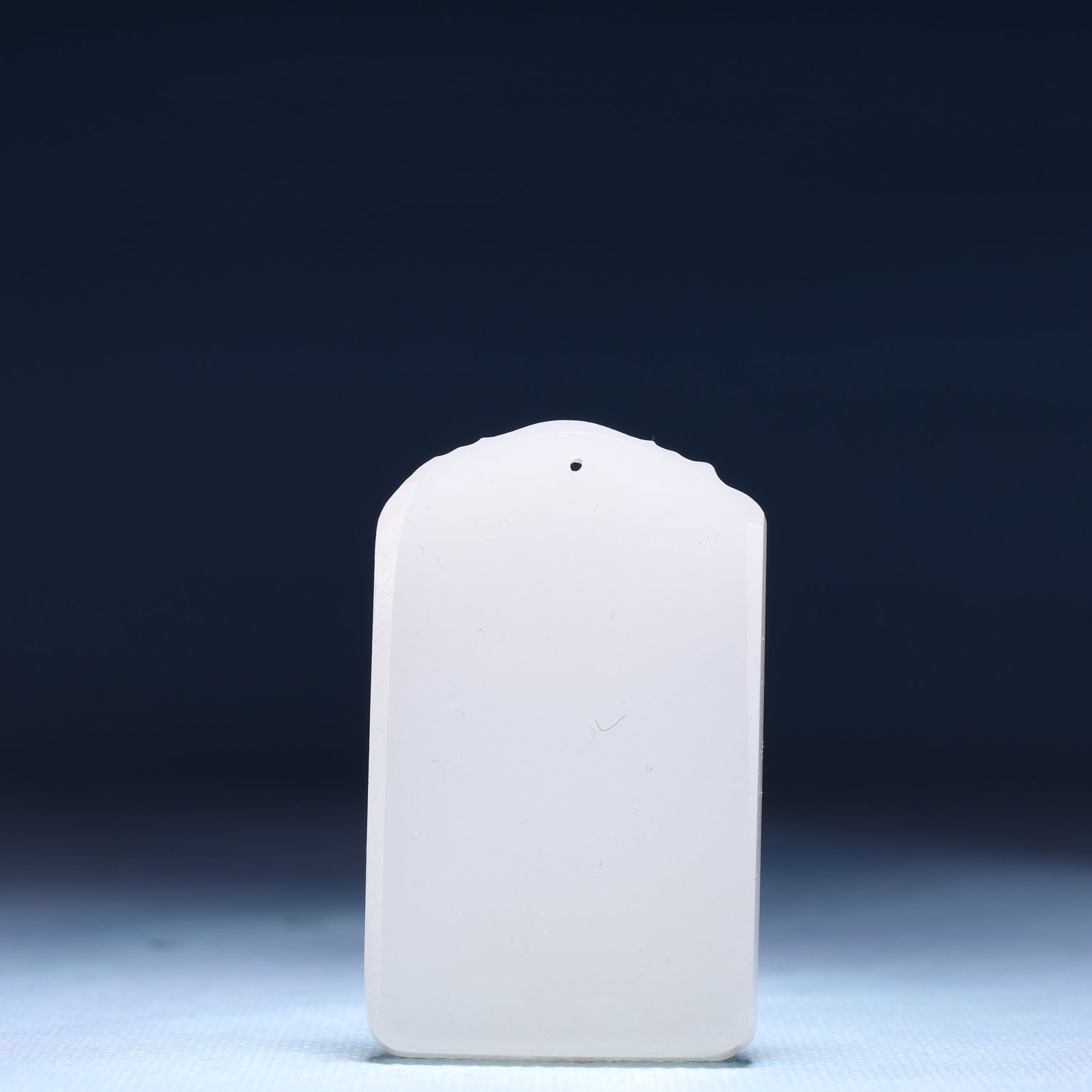 An Exquisite White Jade Statue of Avalokitesvara Pendant - 4