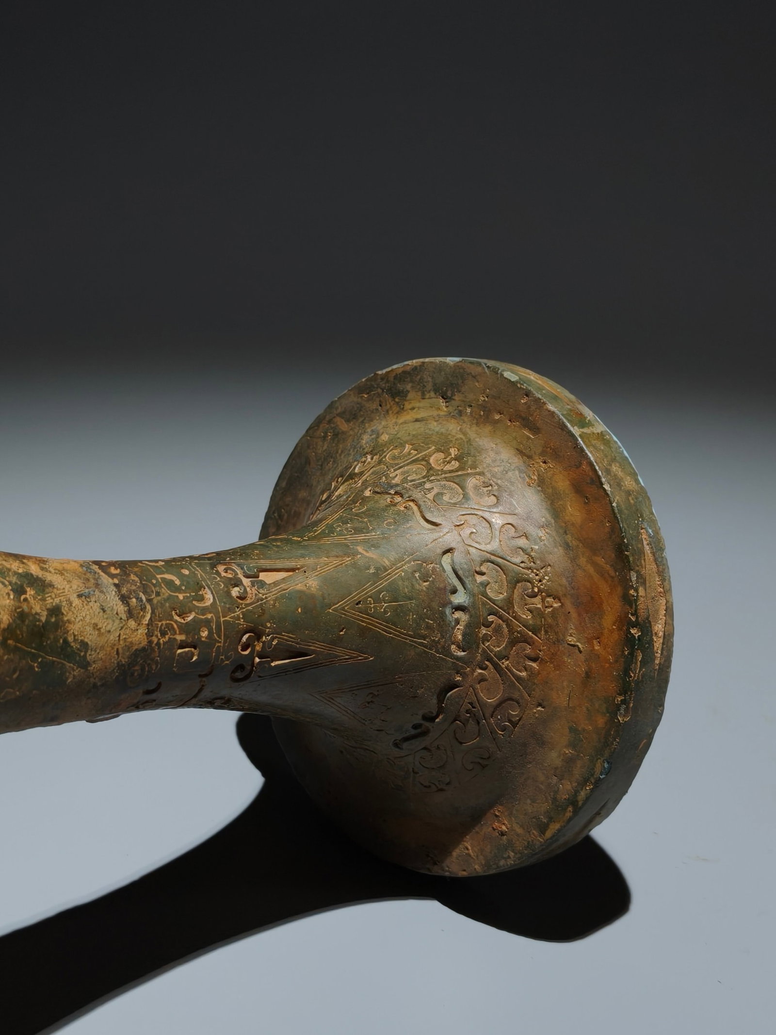 An Archaic Bronze Auspicious Beast Pattern Double-Ears Food Vessel - 6