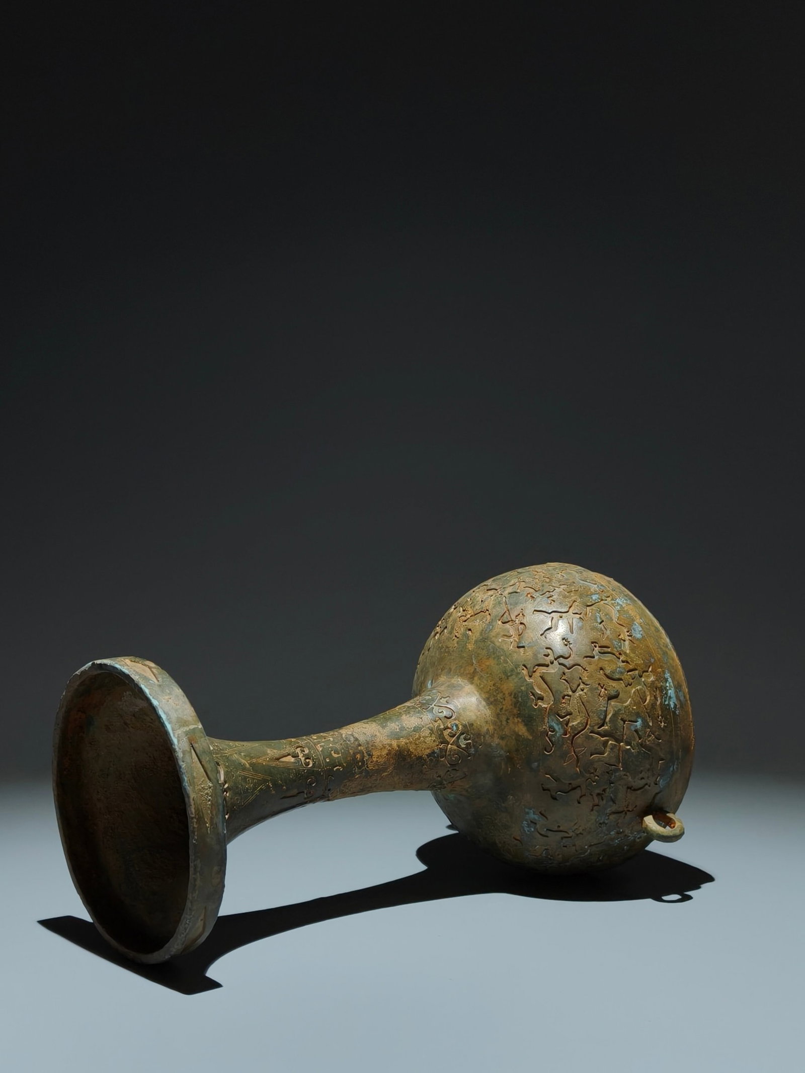 An Archaic Bronze Auspicious Beast Pattern Double-Ears Food Vessel - 8