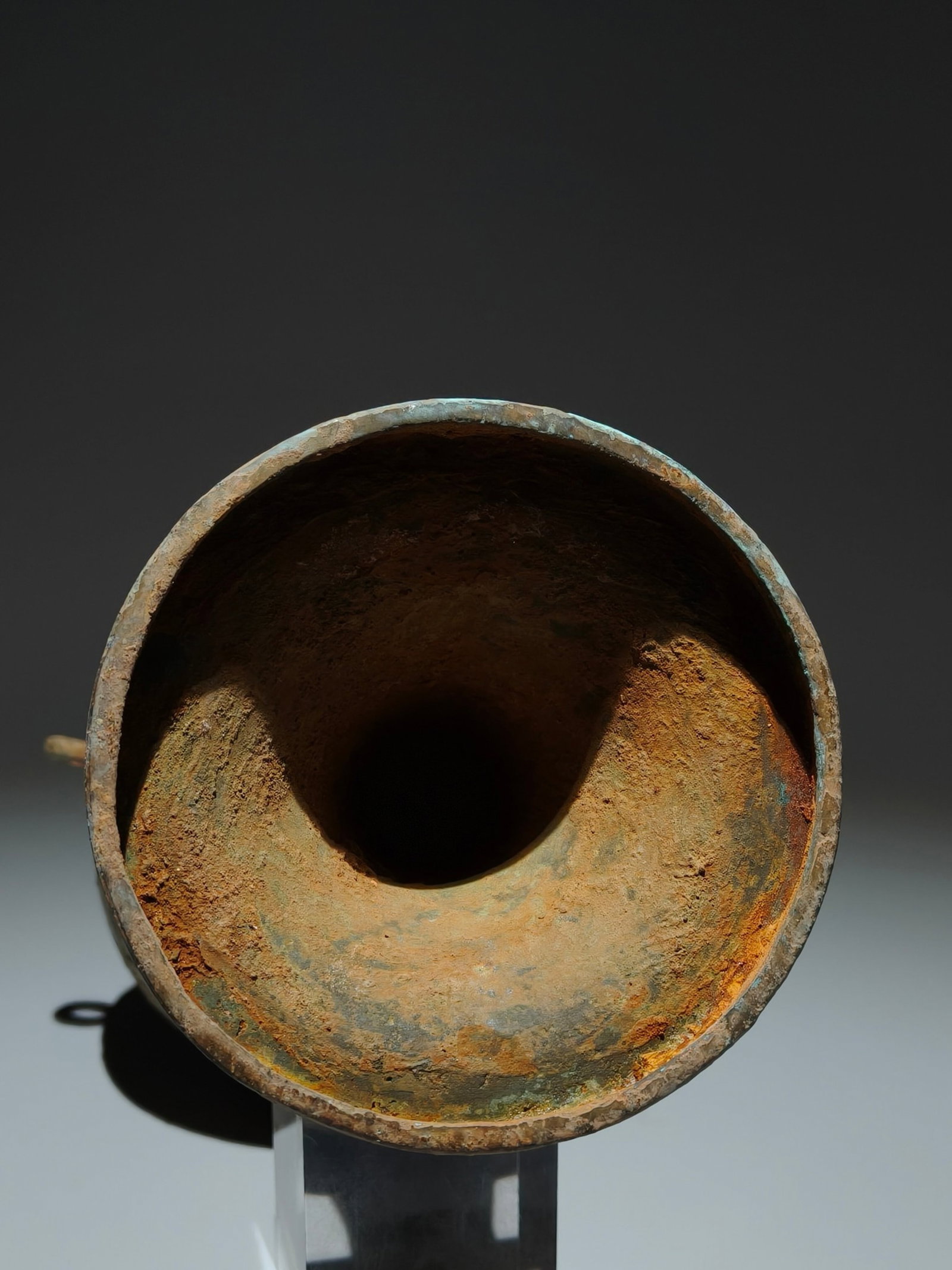 An Archaic Bronze Auspicious Beast Pattern Double-Ears Food Vessel - 9