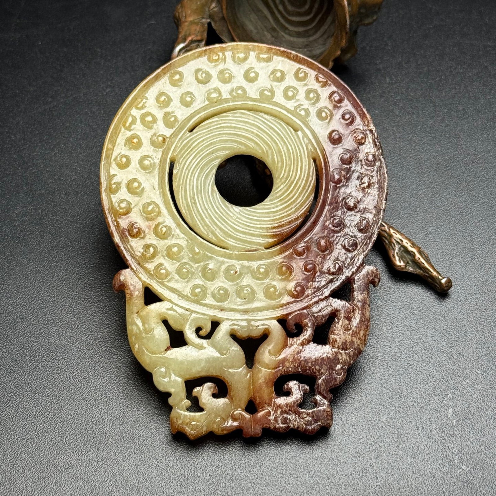 An Exquisite White Jade Auspicious Beast Pattern Pendant - 2