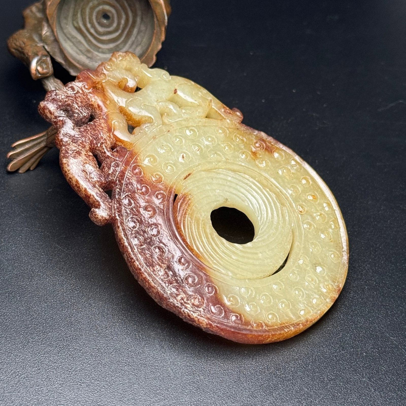 An Exquisite White Jade Auspicious Beast Pattern Pendant - 3