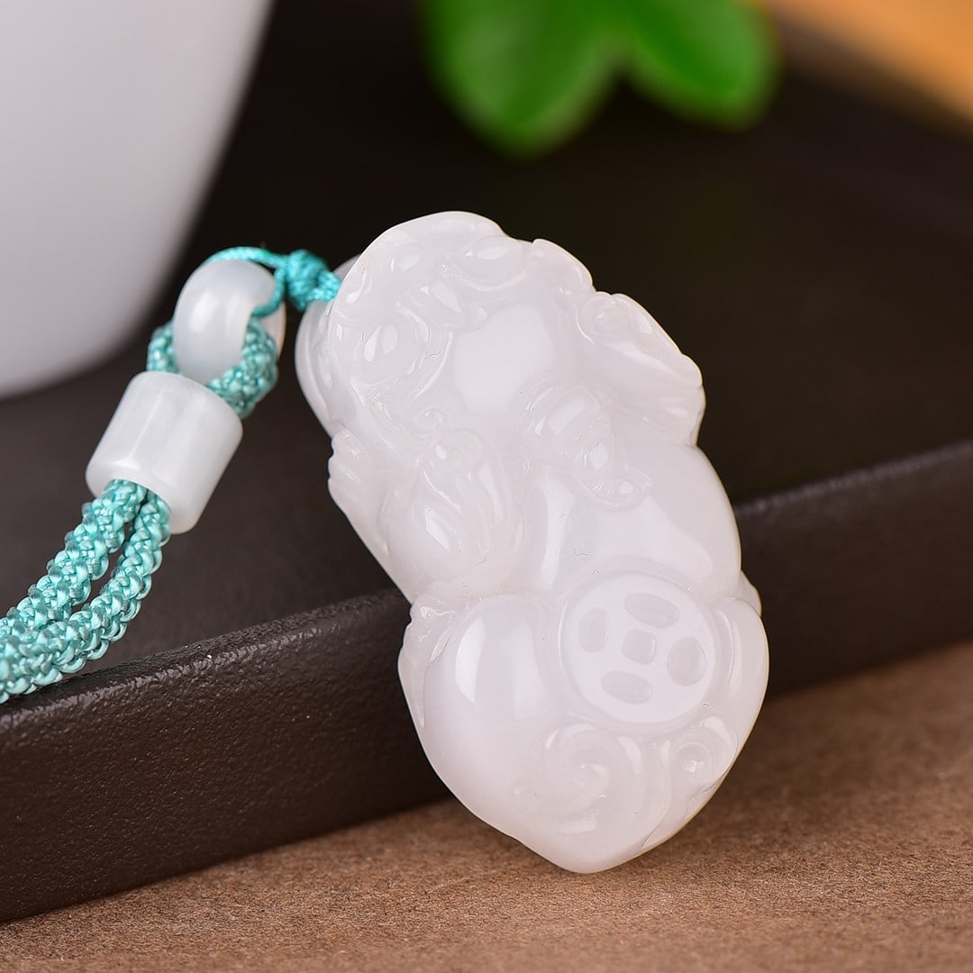 An Exquisite White Jade Auspicious Beast Pendant - 2