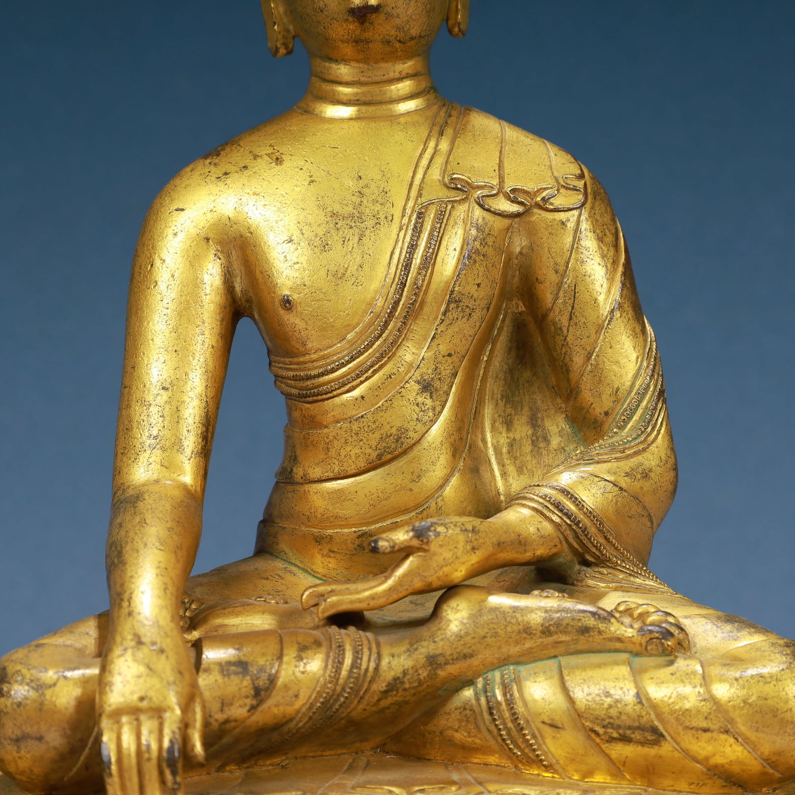 A Solemn Gilt Bronze Statue of Sakyamuni - 3
