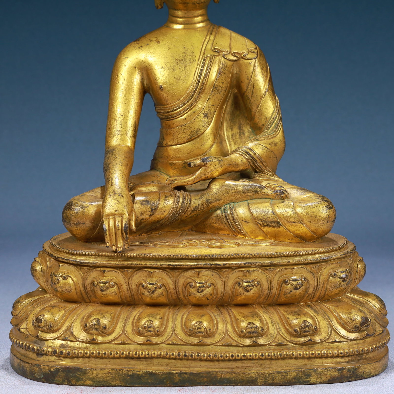 A Solemn Gilt Bronze Statue of Sakyamuni - 4